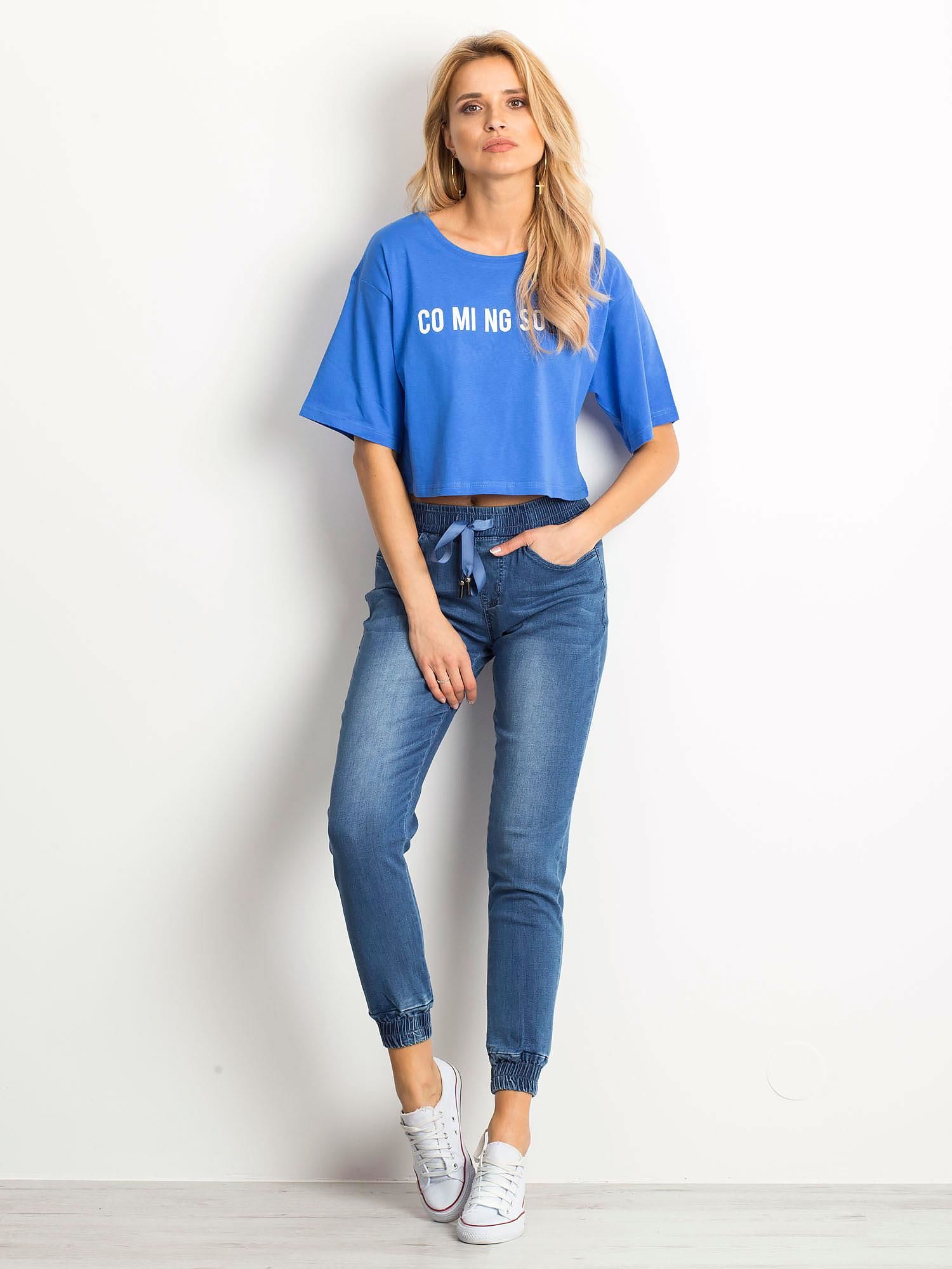 Short blue T-shirt with inscription