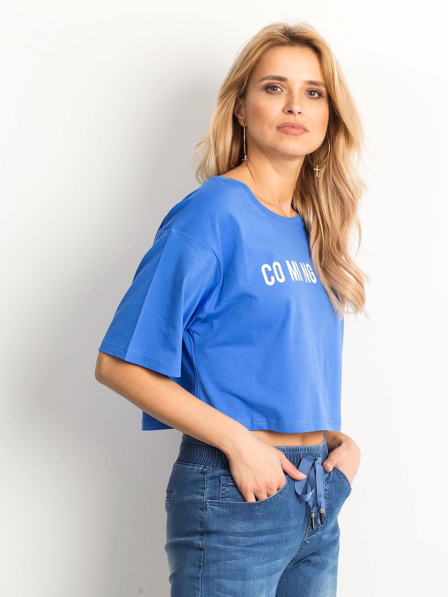 Short blue T-shirt with inscription