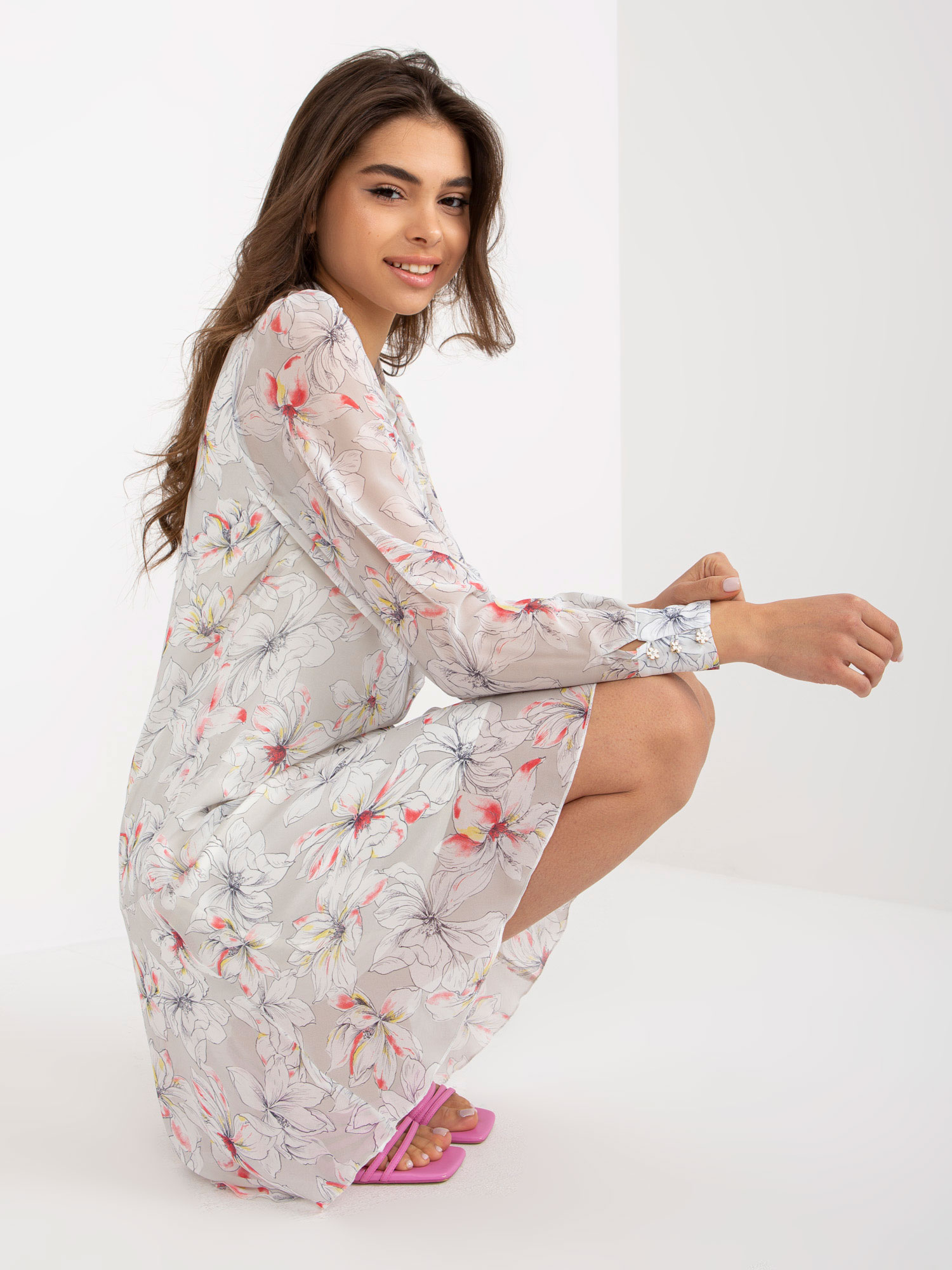 Light grey dress with print and ruffle