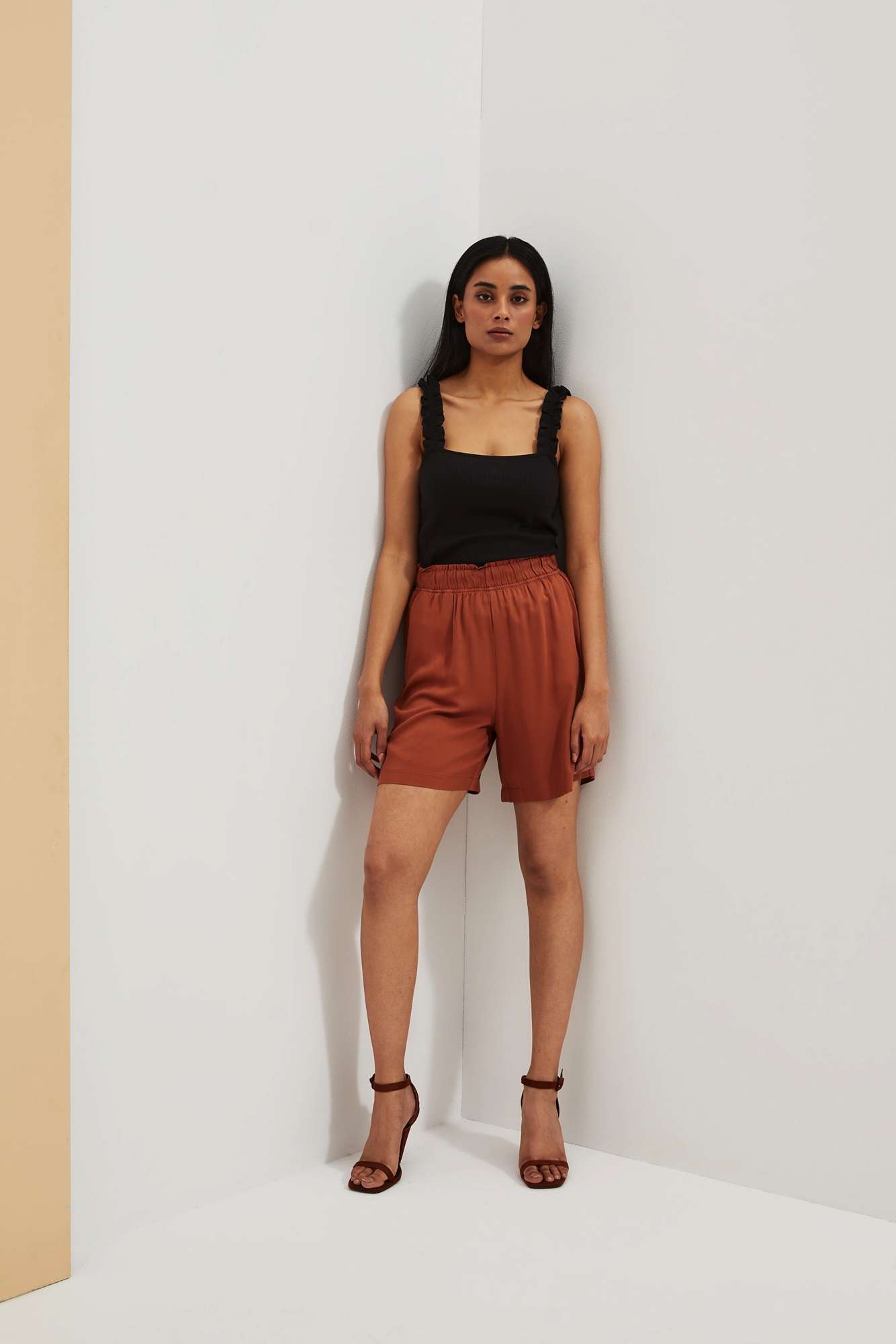 WOMEN&#039;S SHORTS L-SH-4013 BROWN