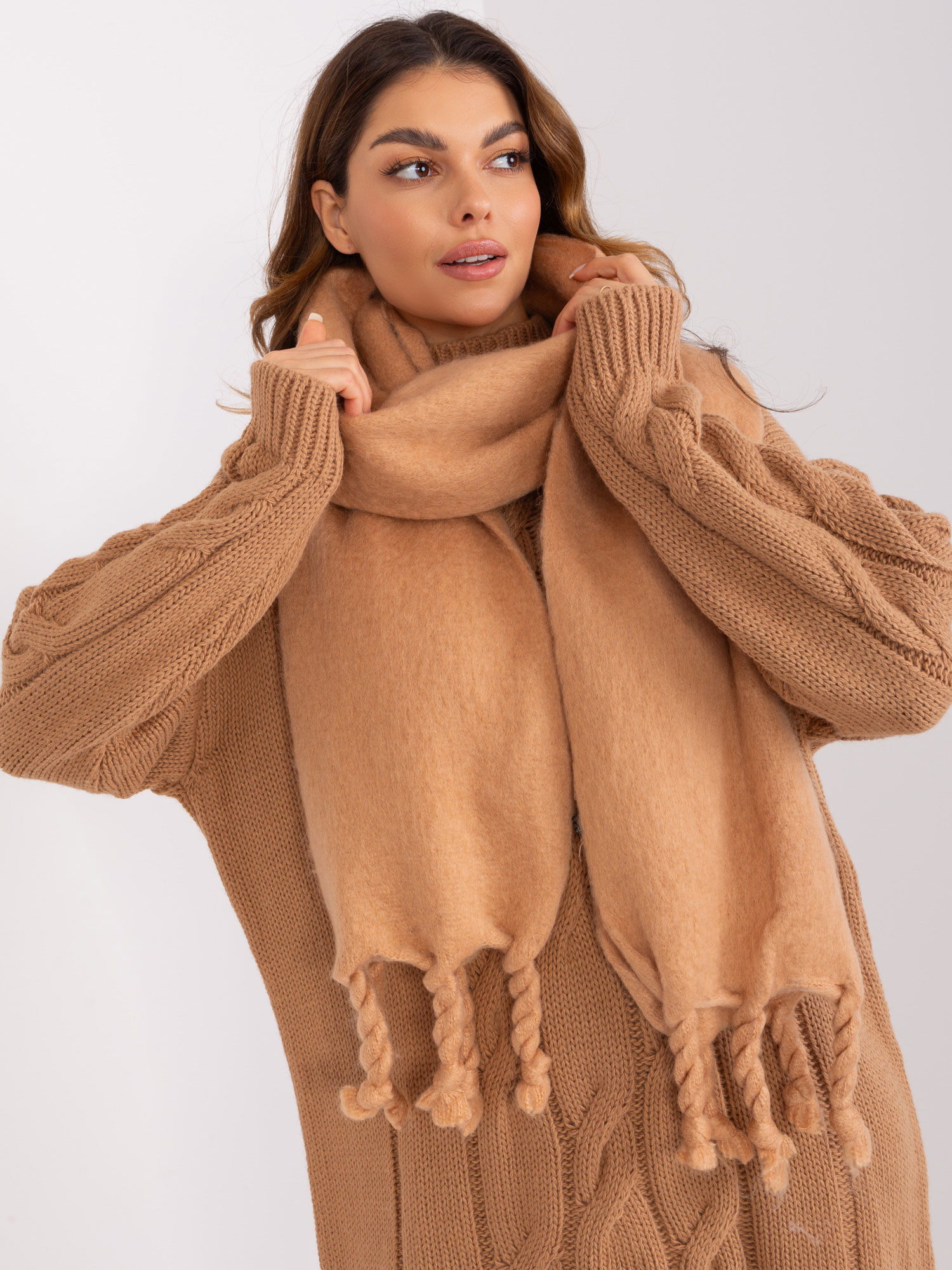 Camel smooth scarf with fringe
