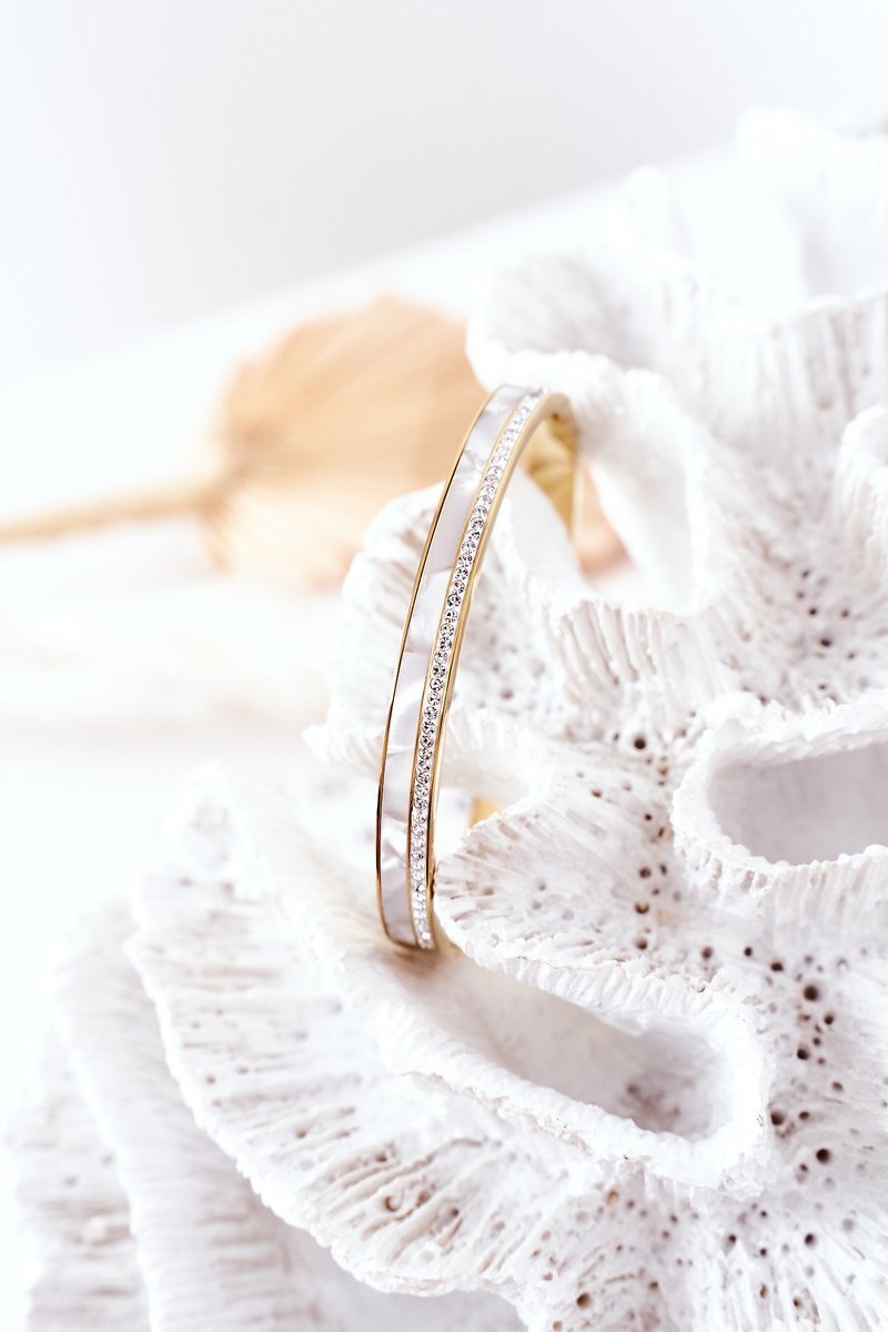 Bracelet with cubic zirconia with pearl gold