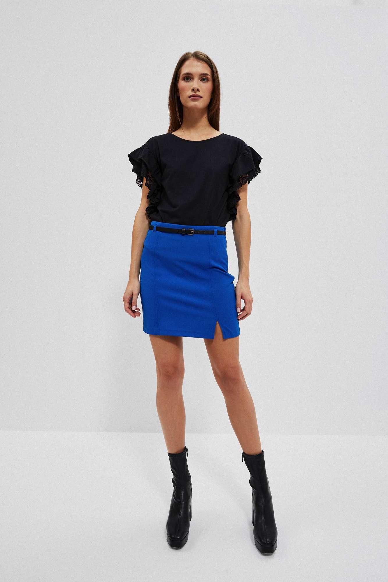 Blouse with ruffles on the shoulders