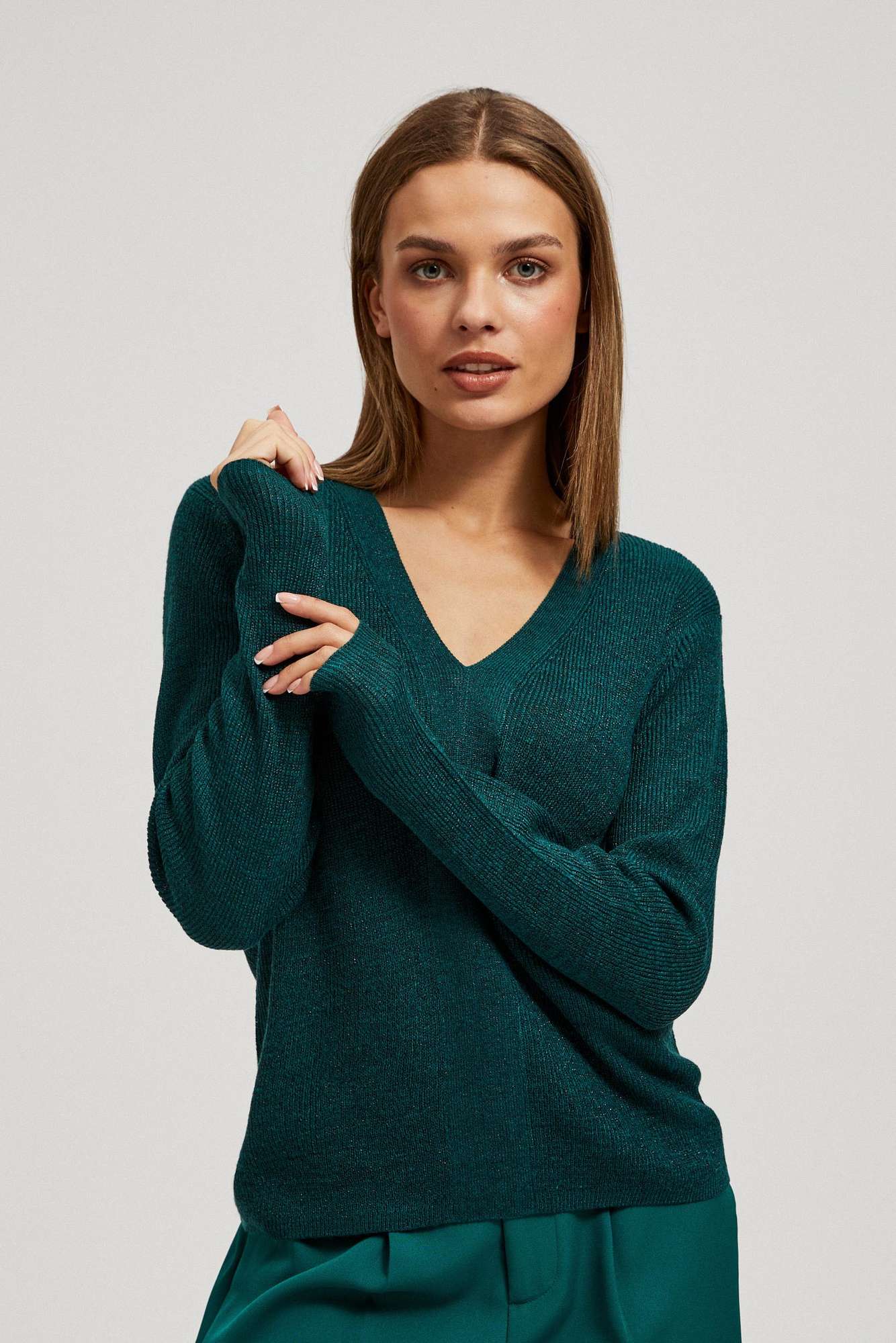 Marisse Fitted V-Neck Sweater In Emerald Green