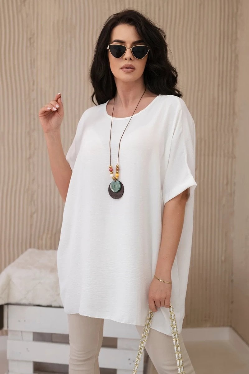 Oversized blouse with ecru pendant