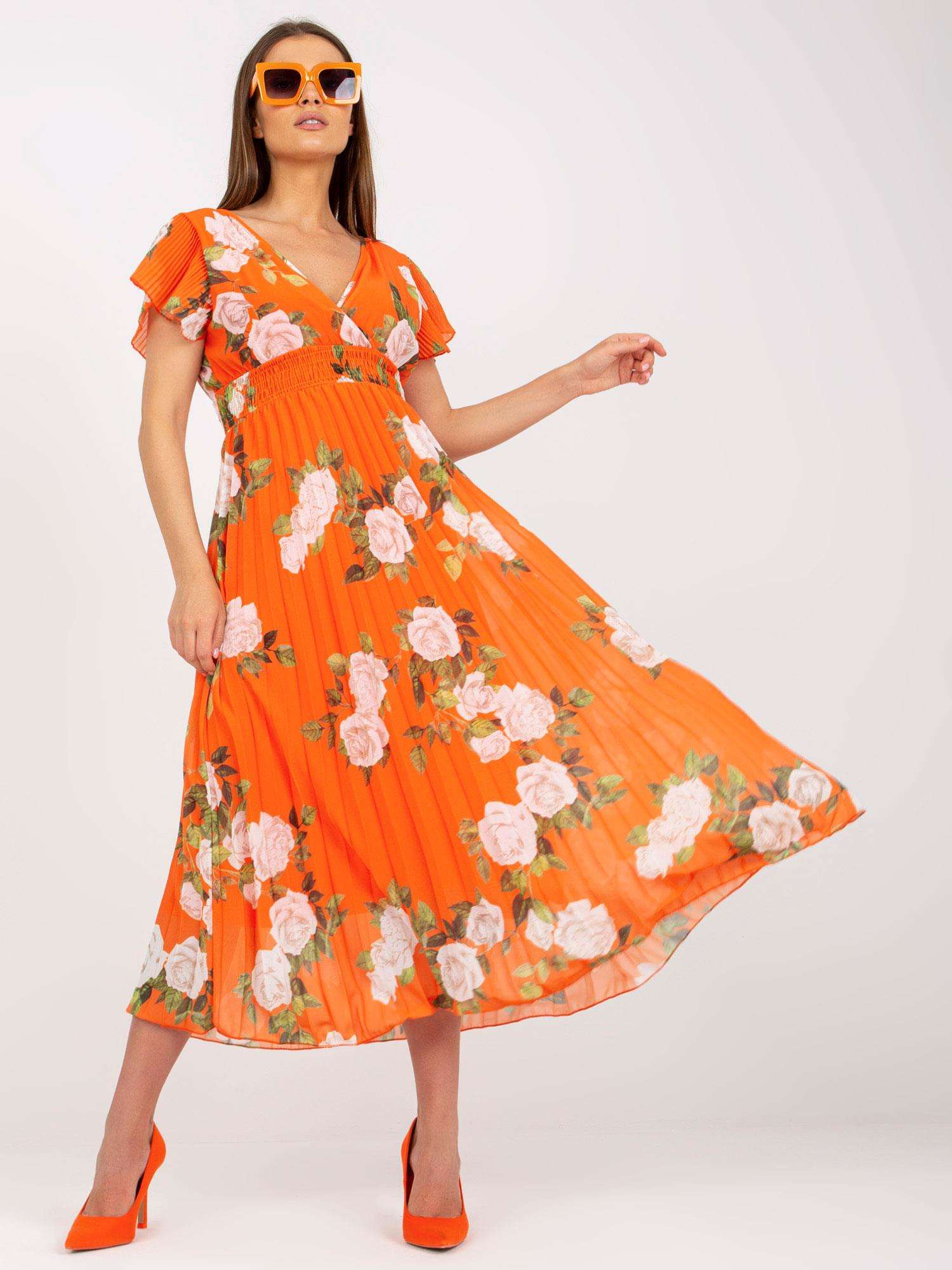 Levně Oranžové květované řasené šaty v midi délce