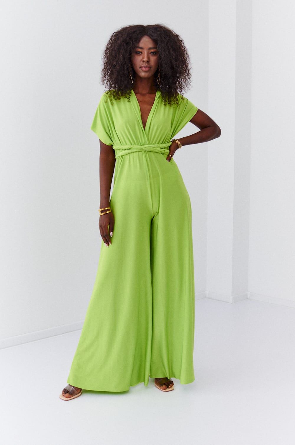 Elegant jumpsuit with a wide leg and lime with a tie at the top