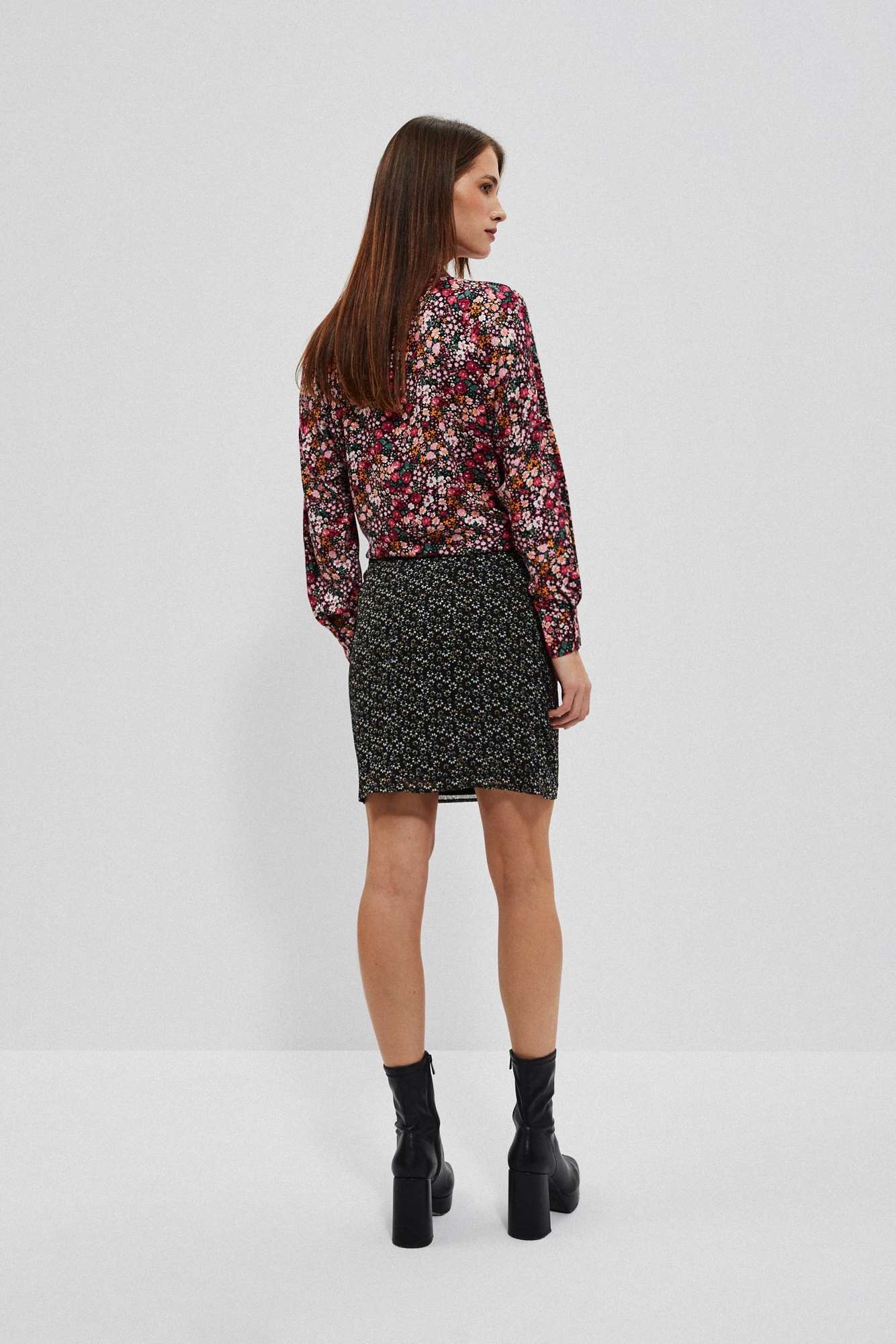 Skirt with a print of small flowers