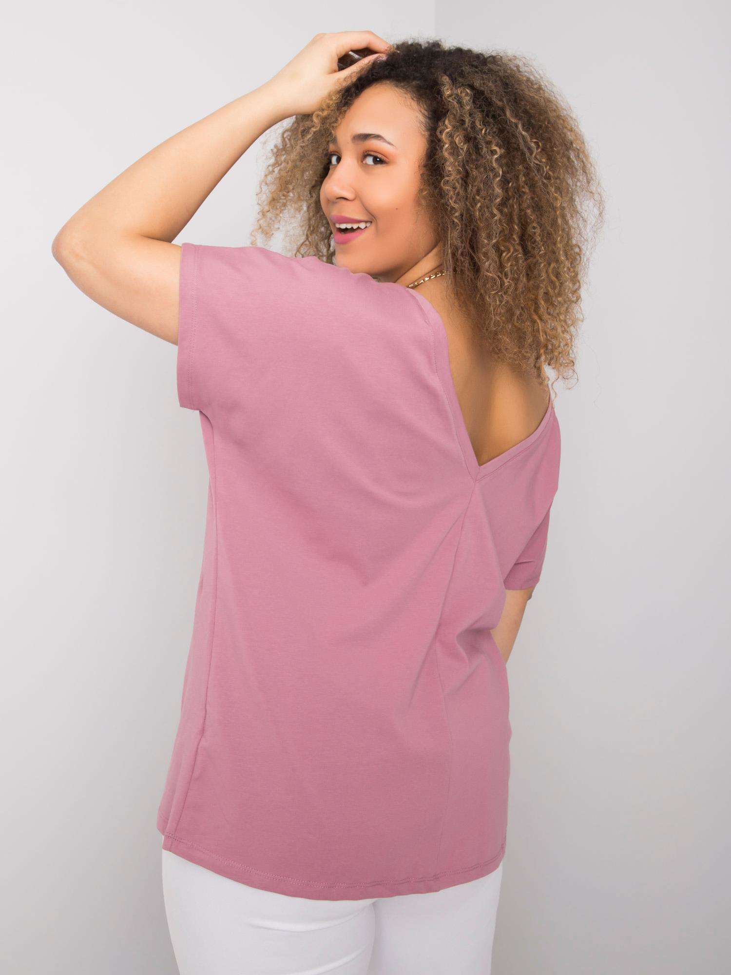 Levně Bavlněné tričko v barvě špinavě růžové ve větší velikosti