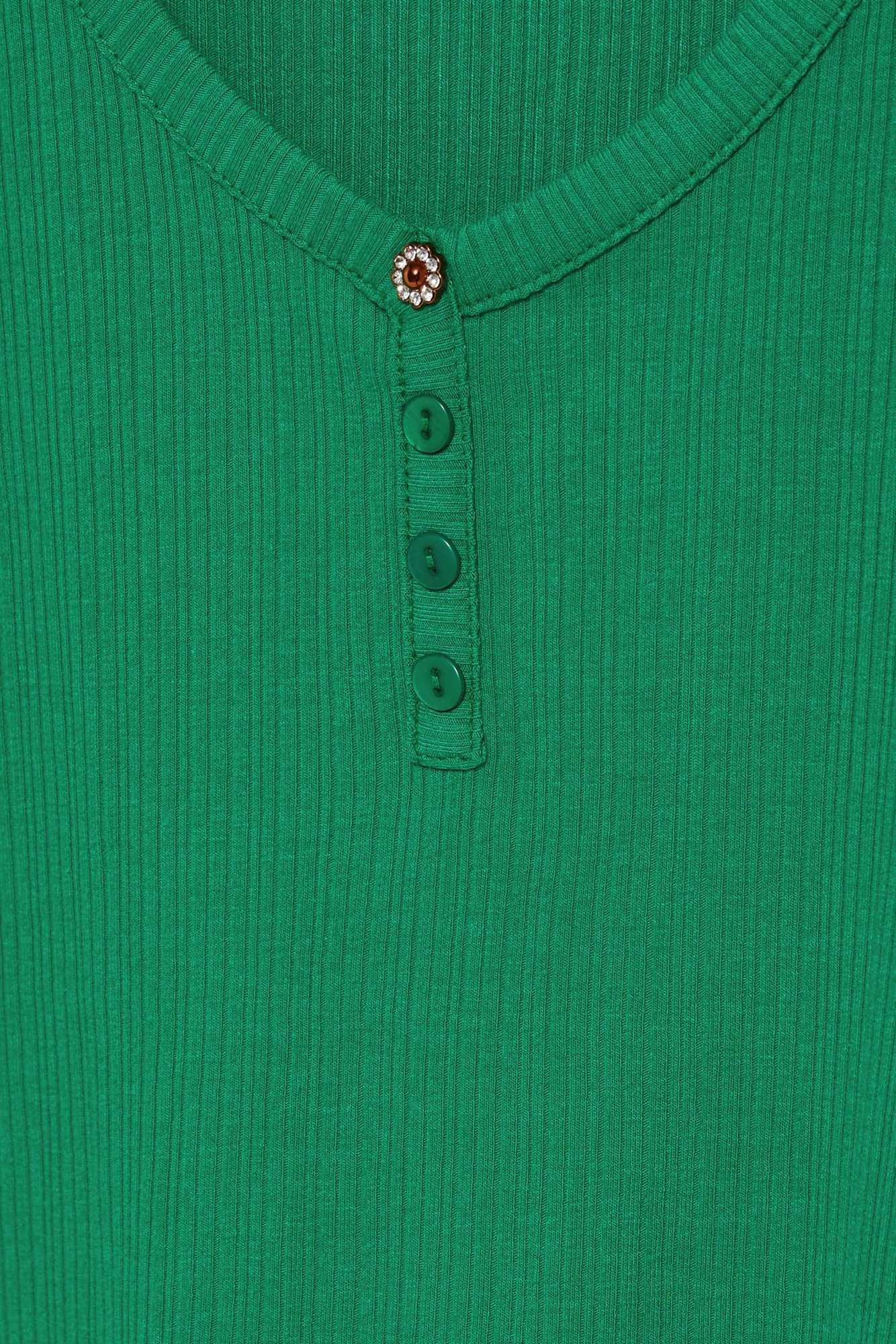 Blouse with a round neckline and buttons
