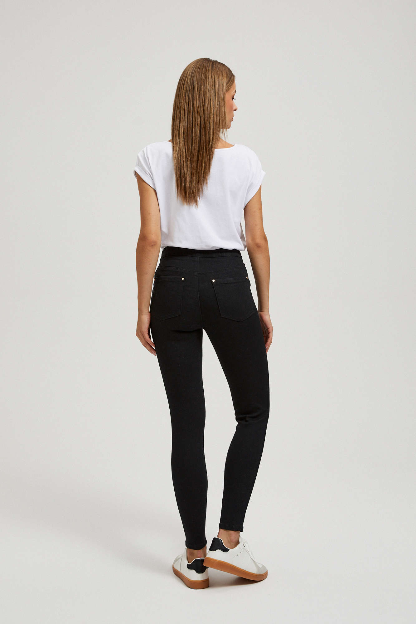 Jeans with decorative buttons