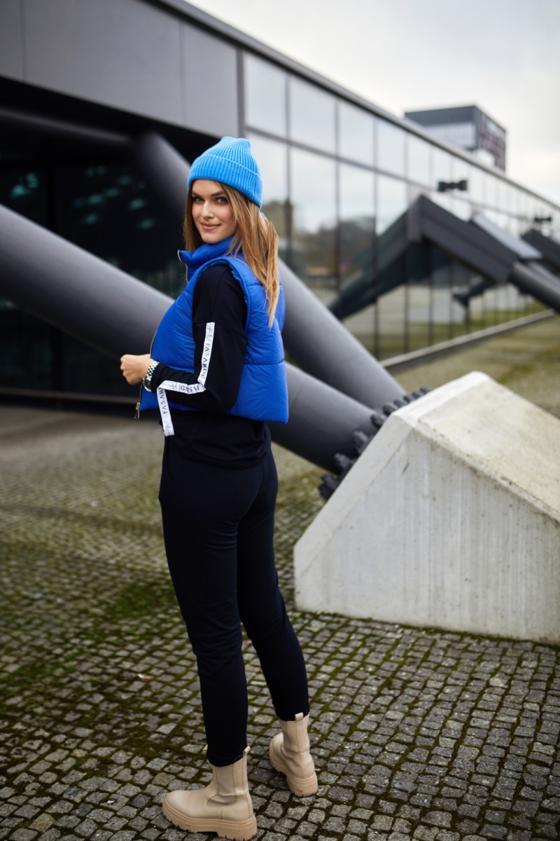 Women's blue cap with fastening