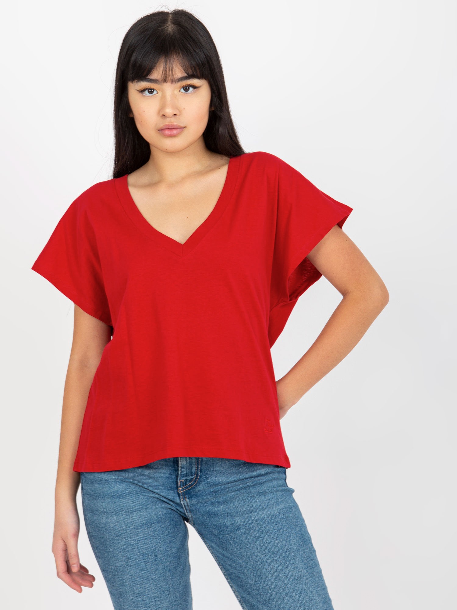 Levně Tmavě červené jednobarevné tričko s výstřihem do V od MAYFLIES