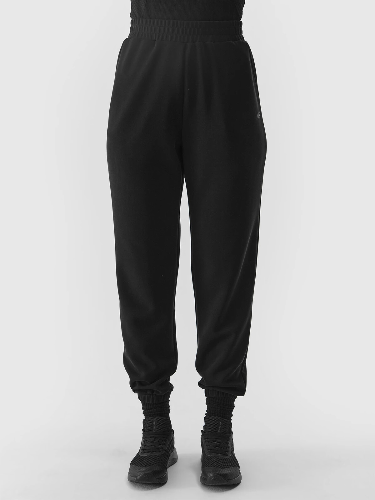 Women's jogger sweatpants with the addition of modal 4F - black