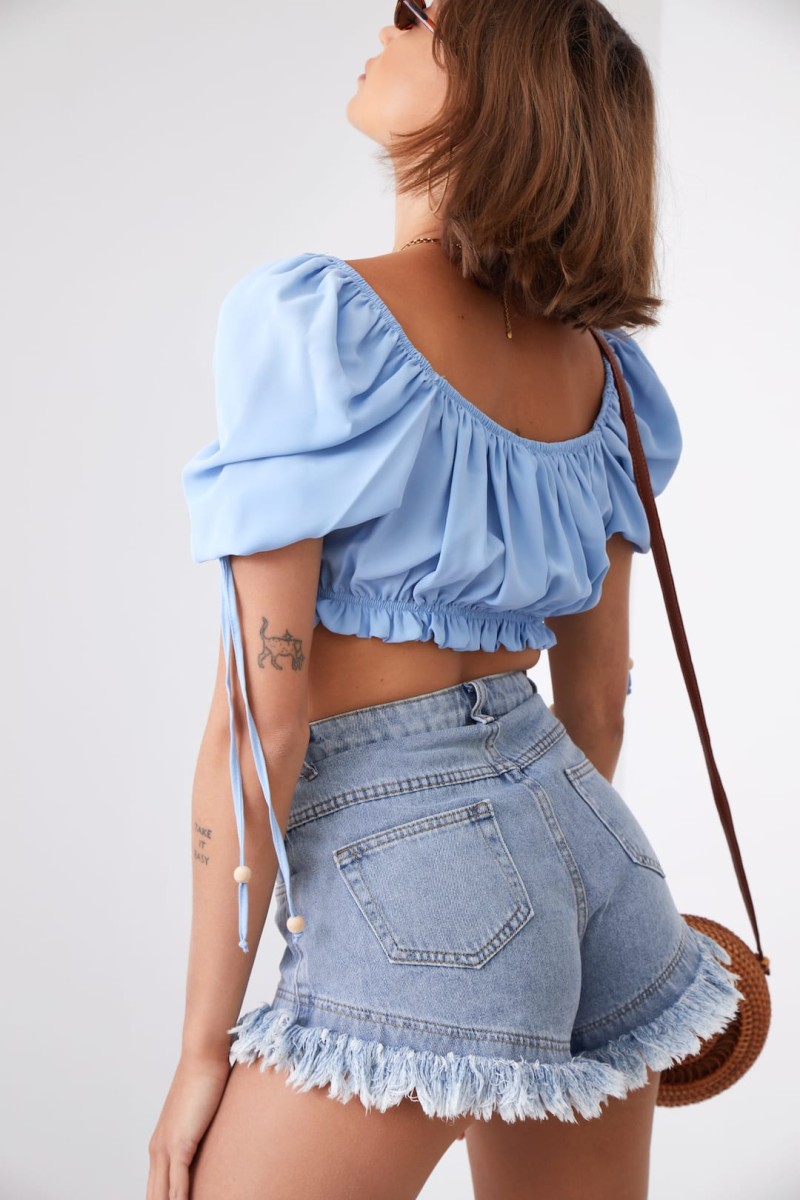 Women's shorts with frayed hem