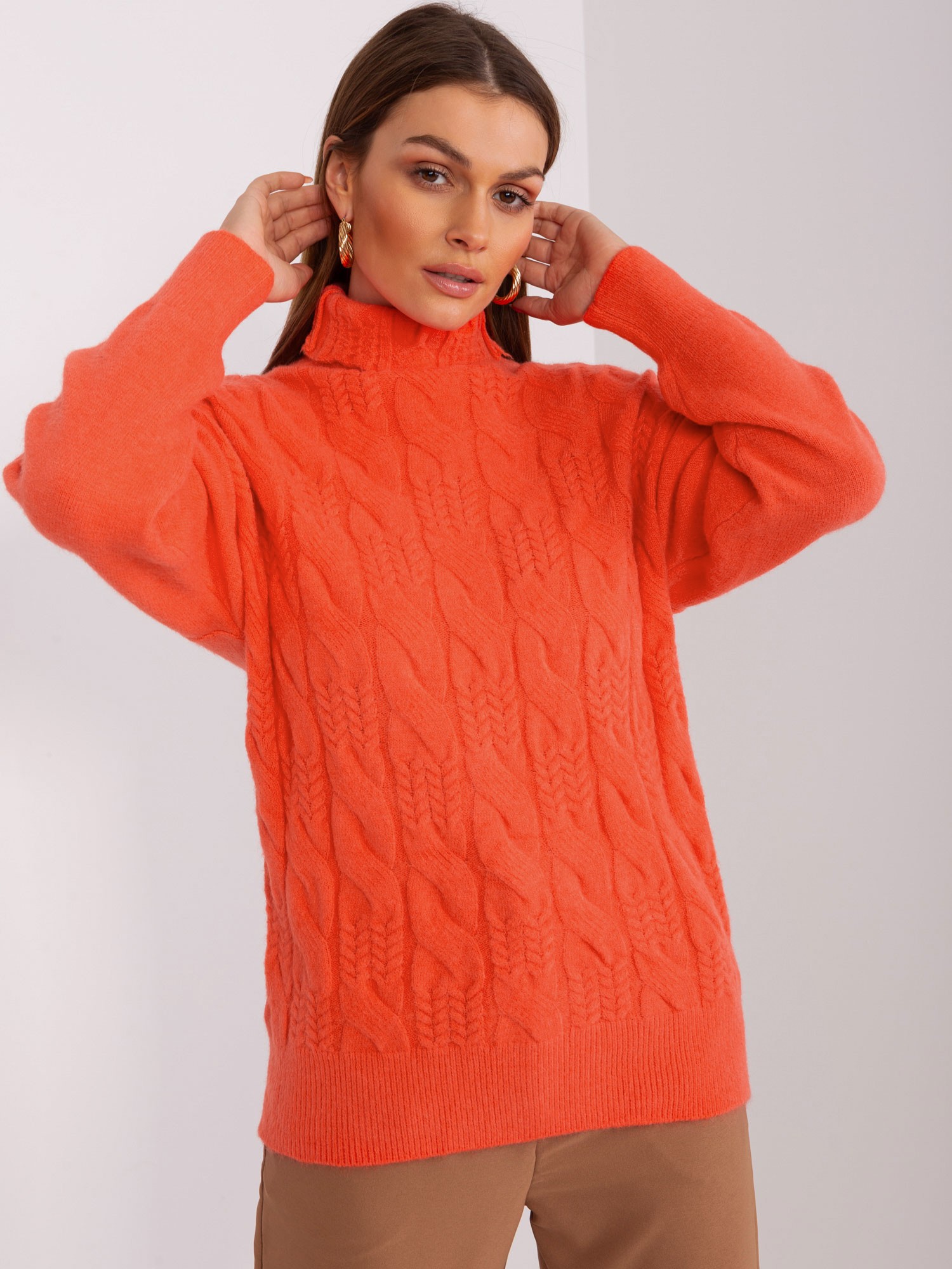 Levně Oranžový dámský pletený svetr
