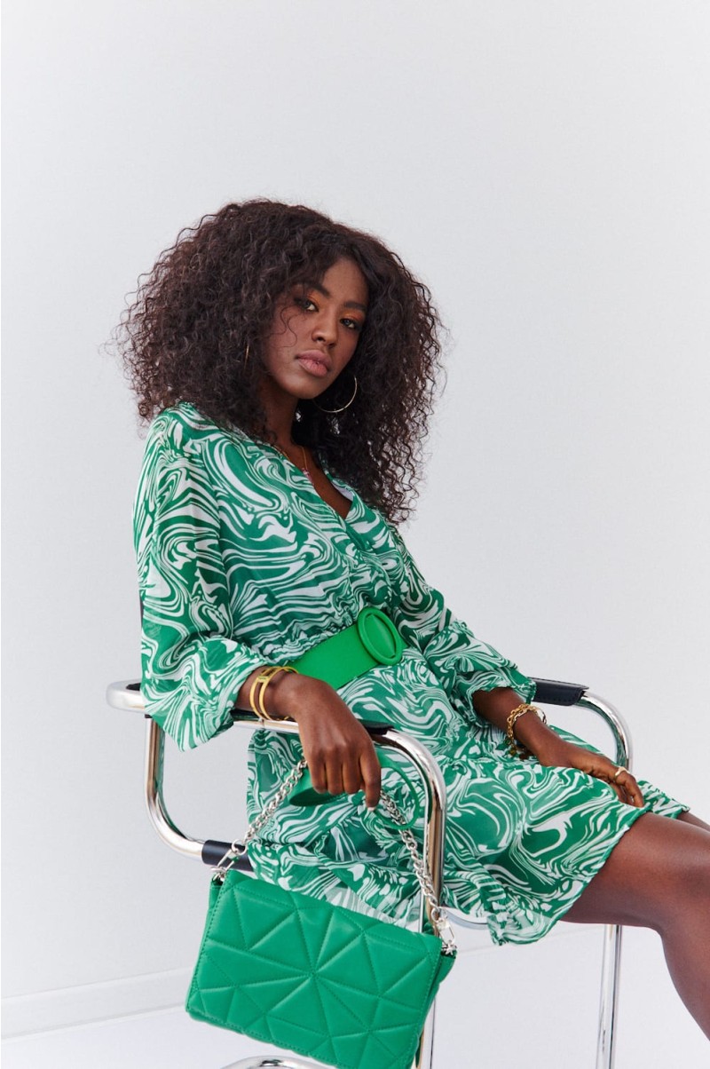 Rochie verde din sifon cu o curea largă