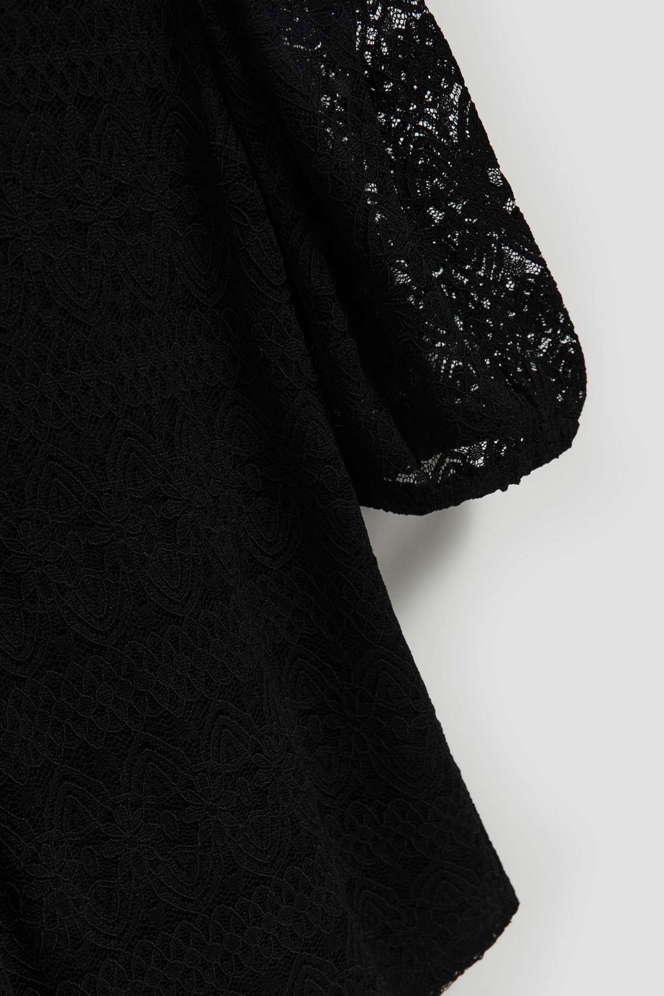 Lace blouse with puff sleeves