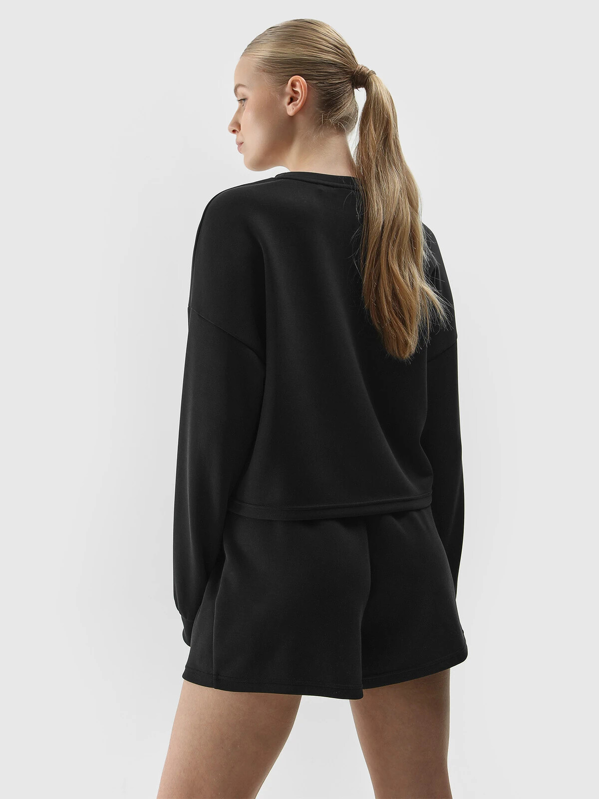 Women's sweatshirt without fastening with the addition of modal 4F - black