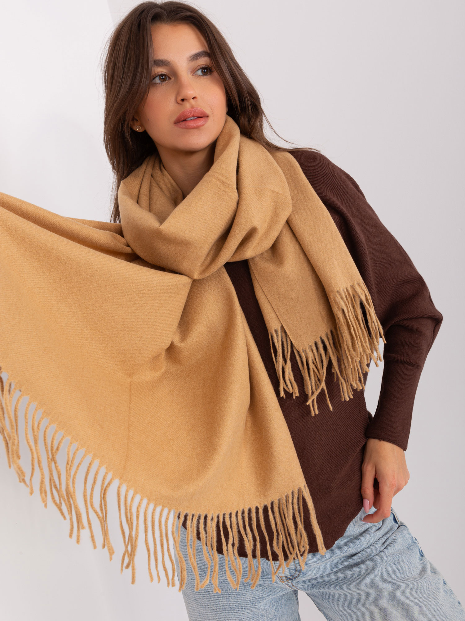 Women's camel scarf with fringe