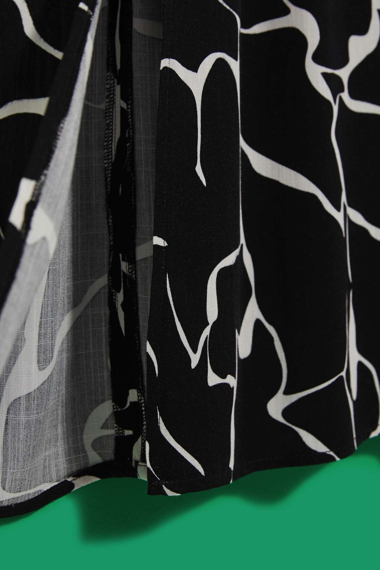 WOMEN&#039;S SKIRT L-SC-4017 BLACK