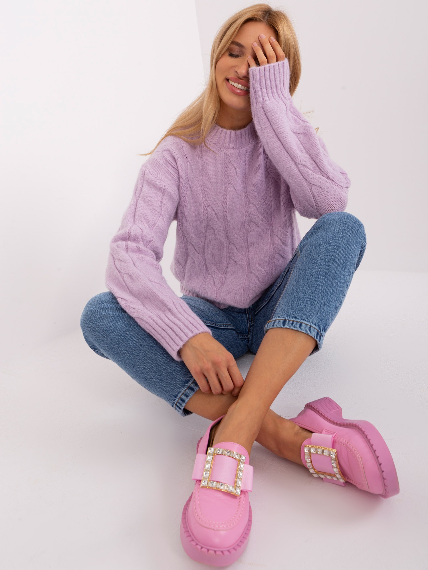 Levně Světle fialový kabelový pletený svetr s dlouhými rukávy