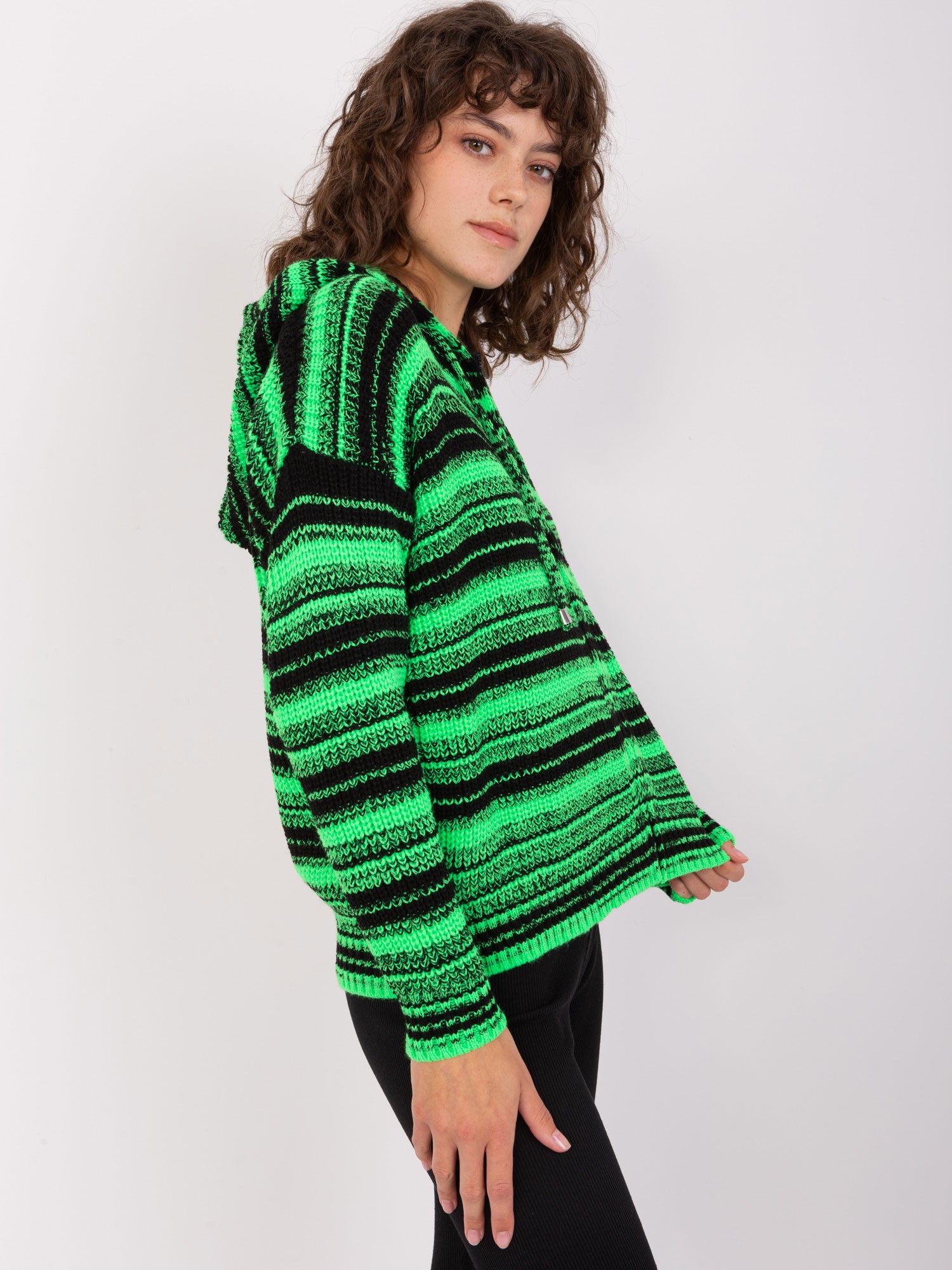 Levně Zelený a černý vlněný svetr
