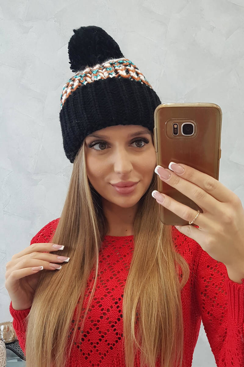 Beanie with pompom Ellen K325 black