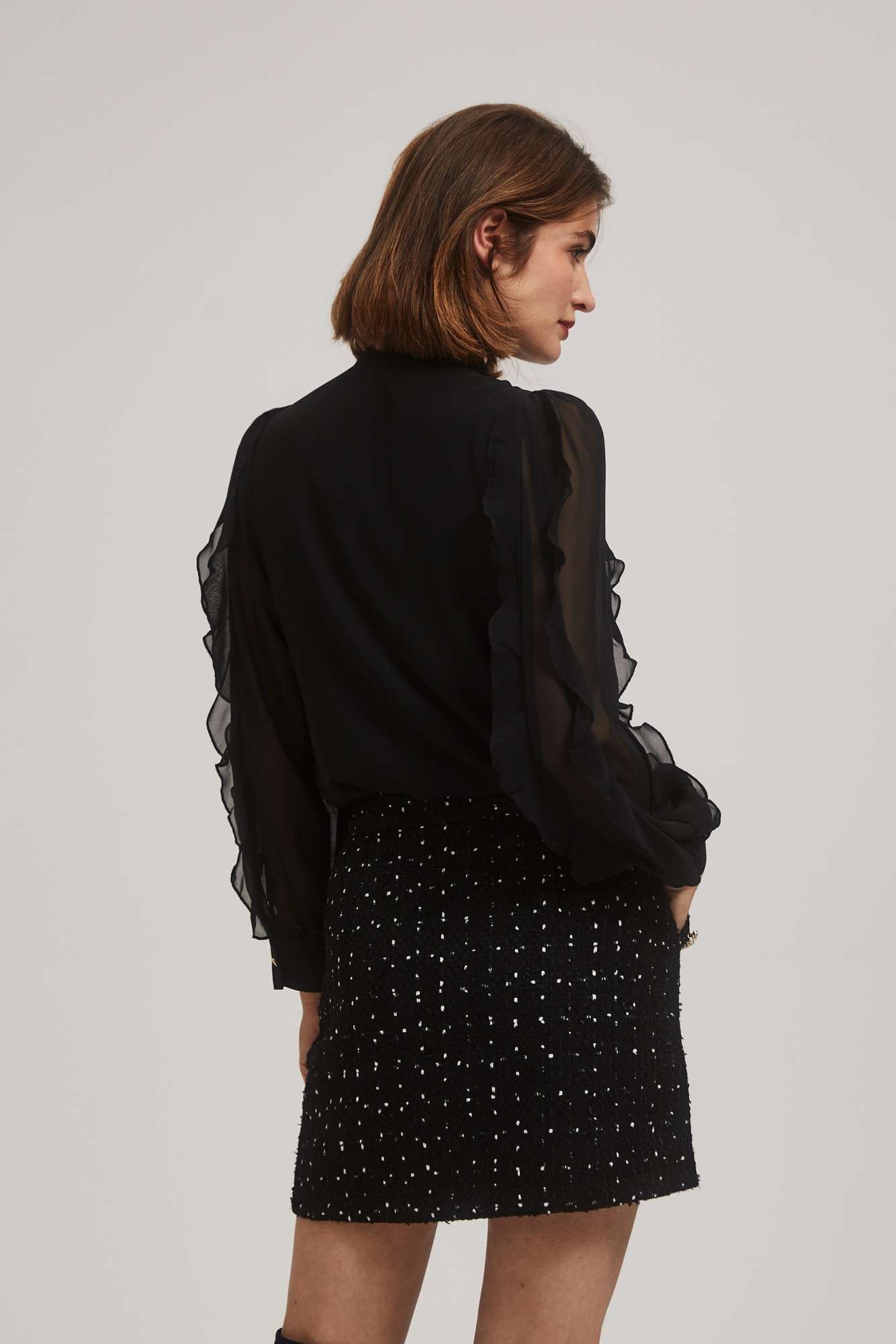 Shirt with frills on the sleeves