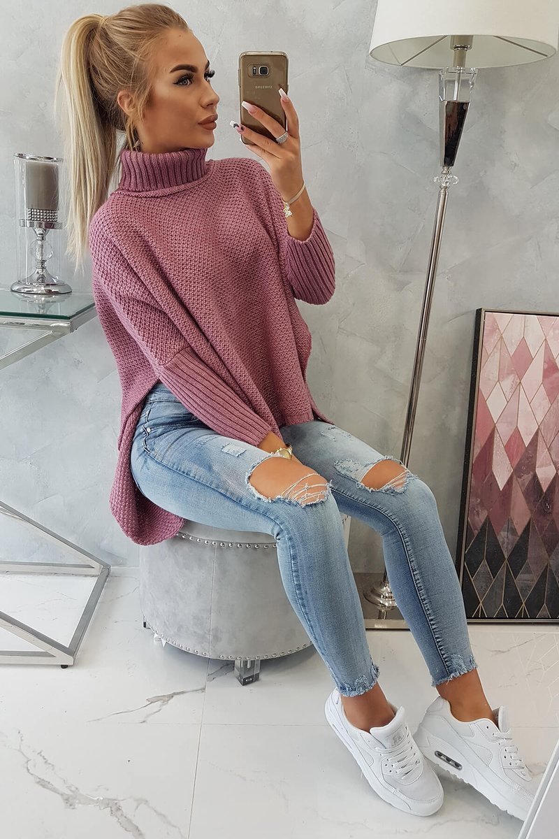 Turtleneck sweater and side slits dark pink
