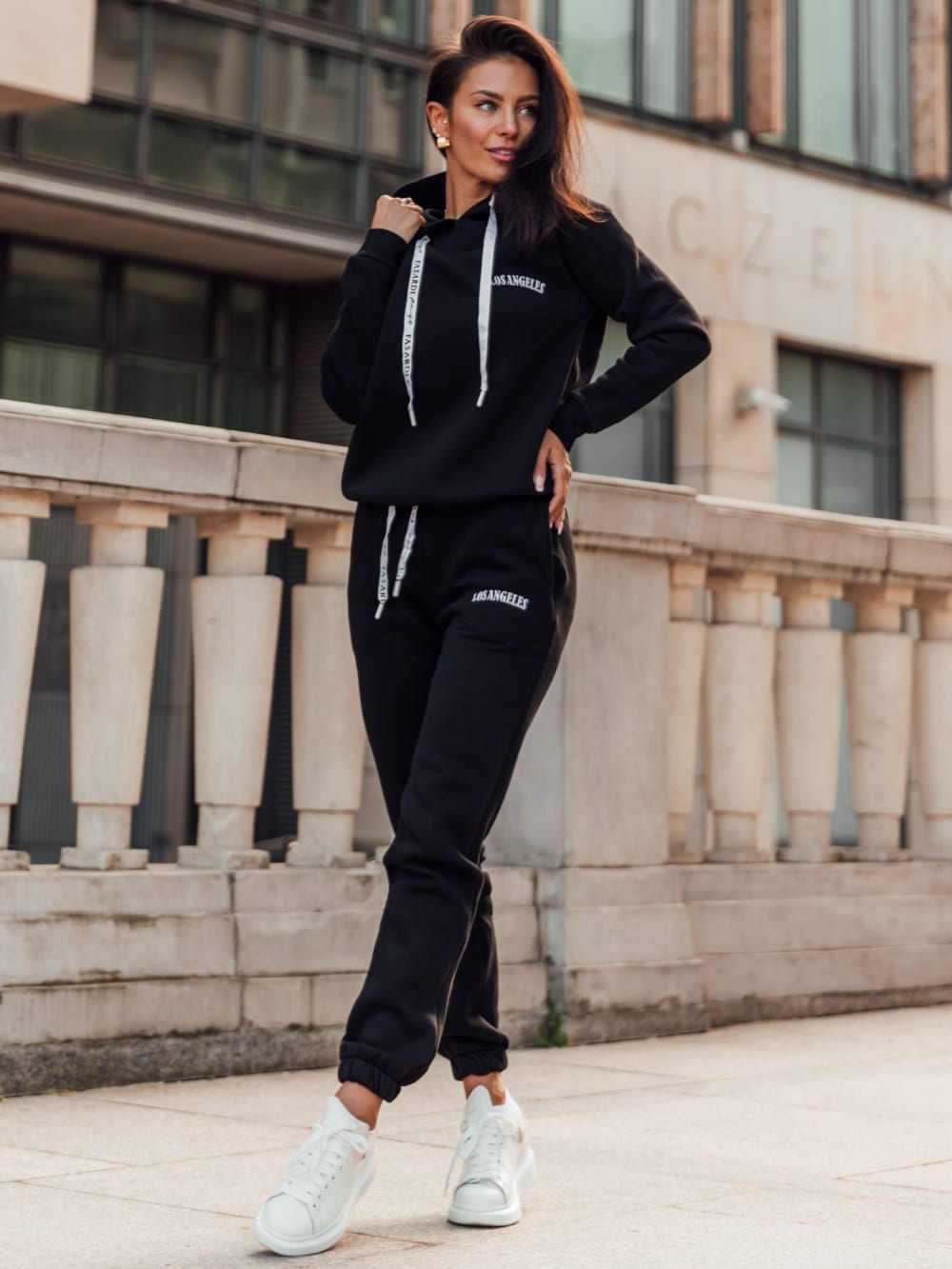 Insulated Women's Tracksuit With The Inscription Los Angeles Black