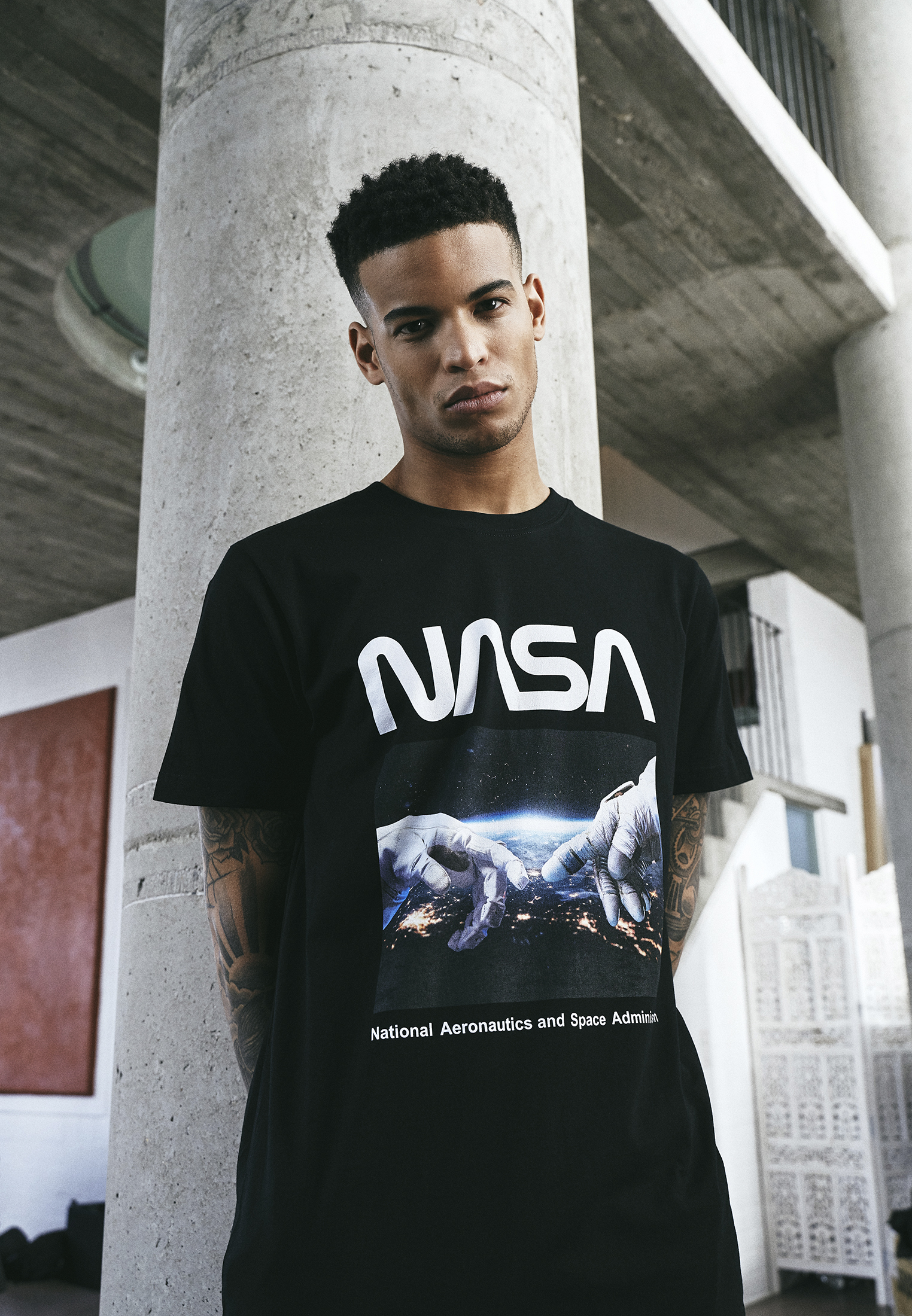 Tricou negru NASA cu astronauți