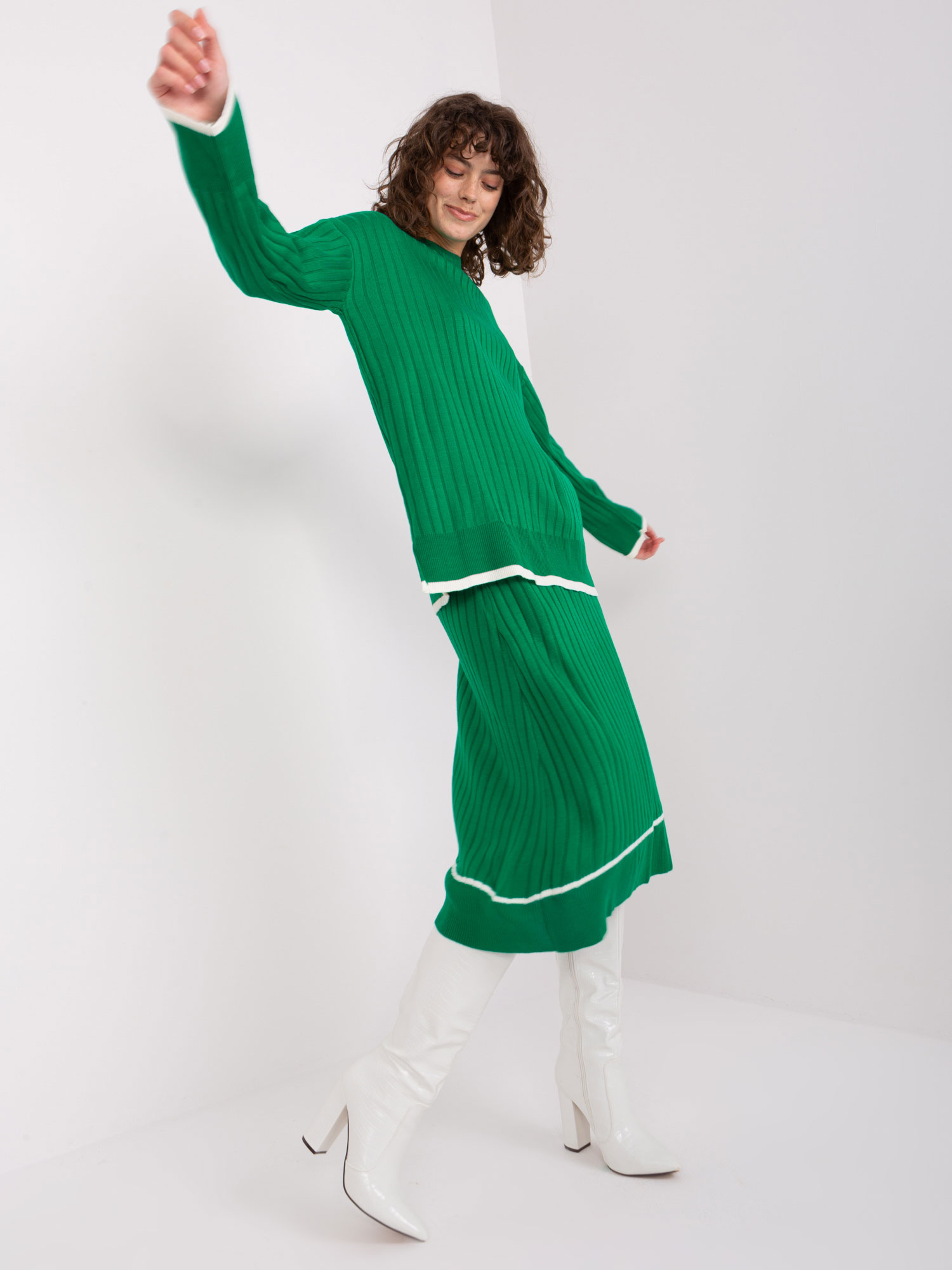 Levně Zelená dvoudílná dámská pletená souprava