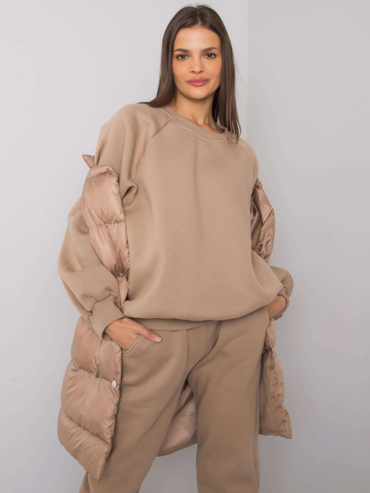 Dark beige three-piece set with Minneola vest