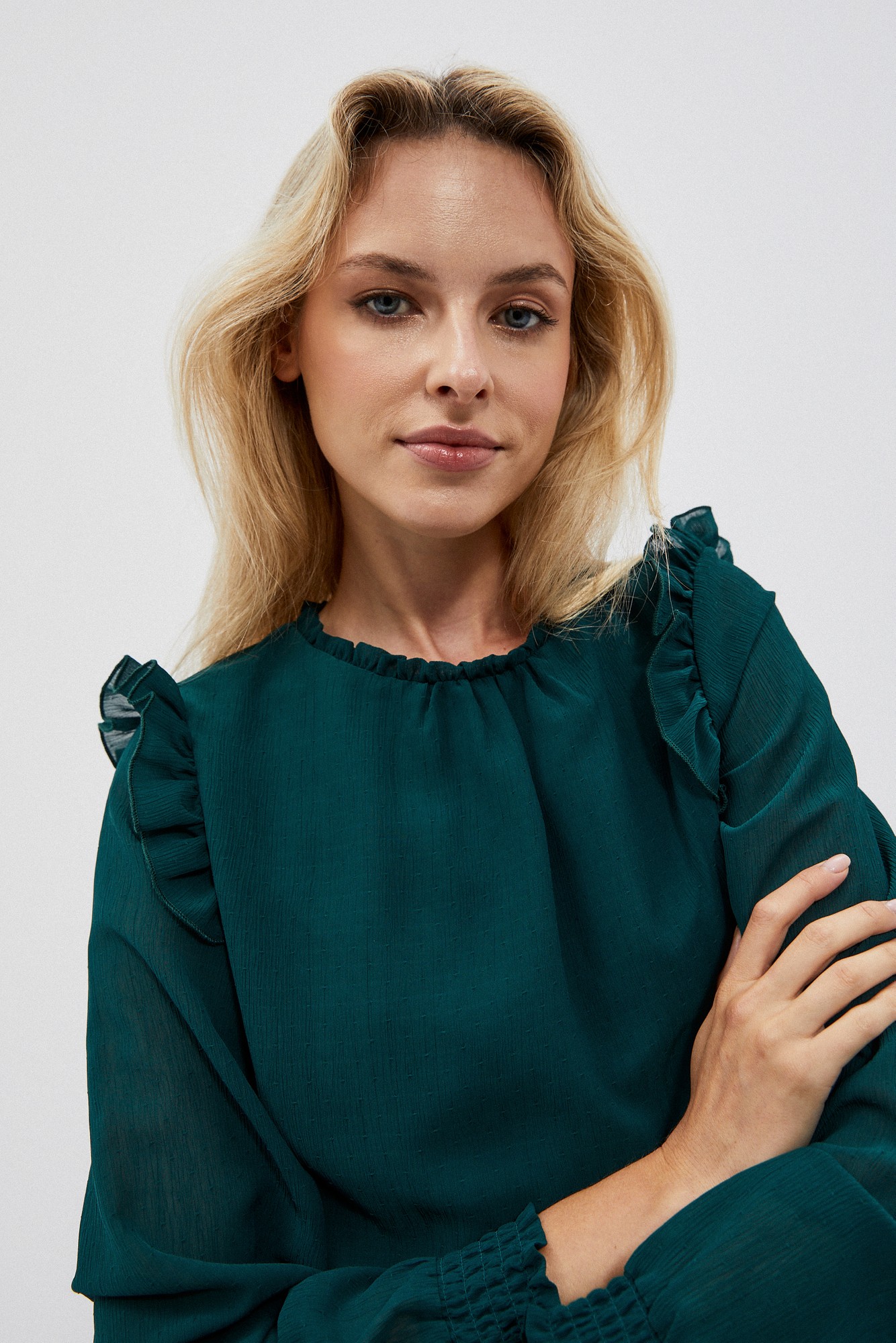 Shirt with ruffles on the shoulders