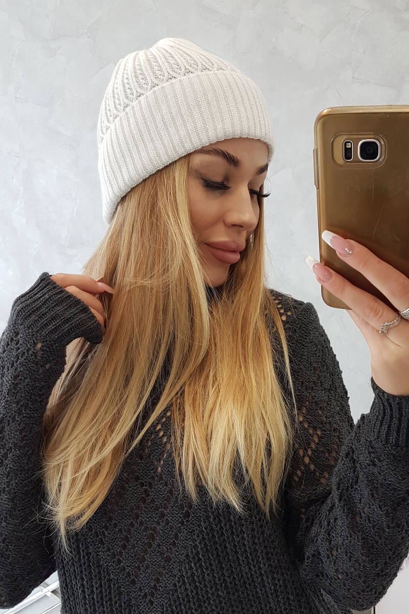 Thin beanie Malwina K250 white