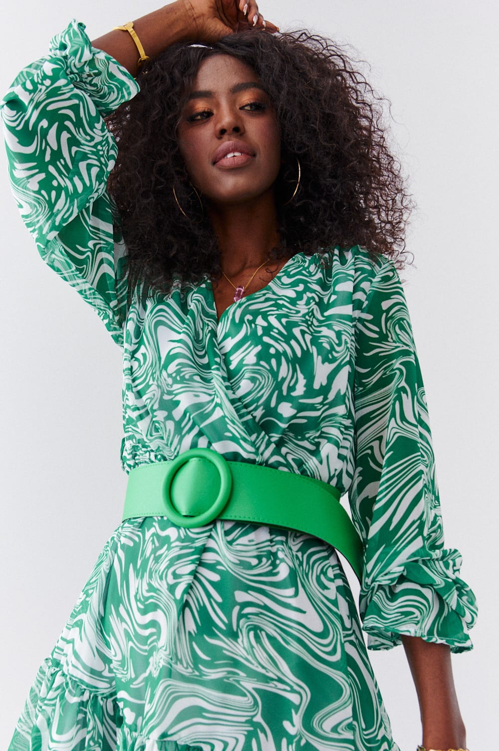 Rochie verde din sifon cu o curea largă