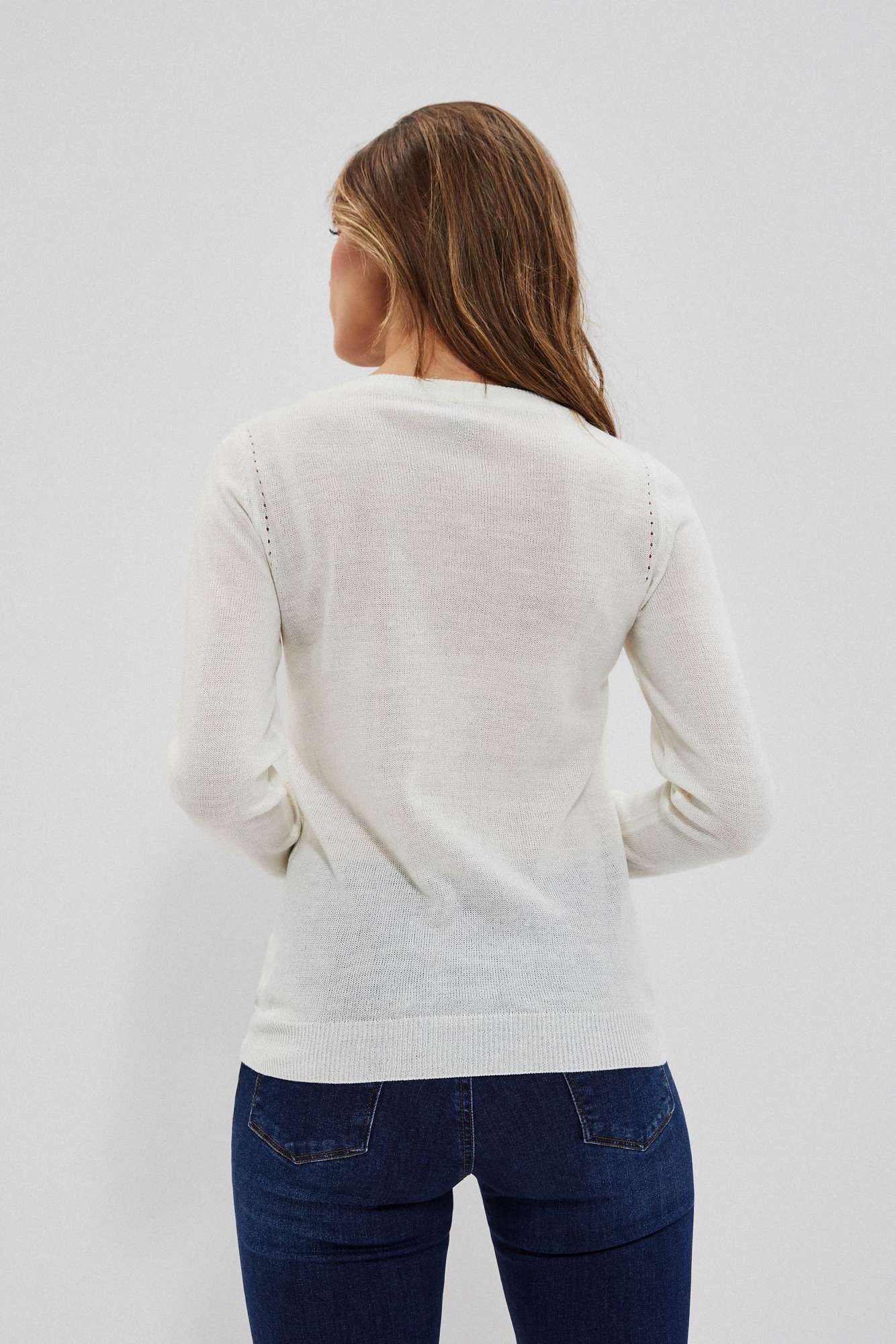 Pulover cu decorațiuni deschise