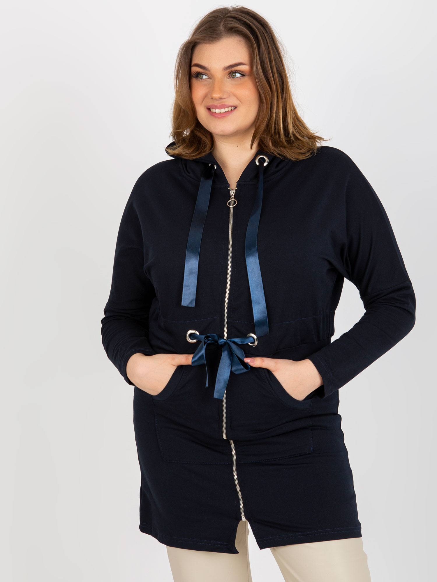 Long hoodie with dark blue zipper