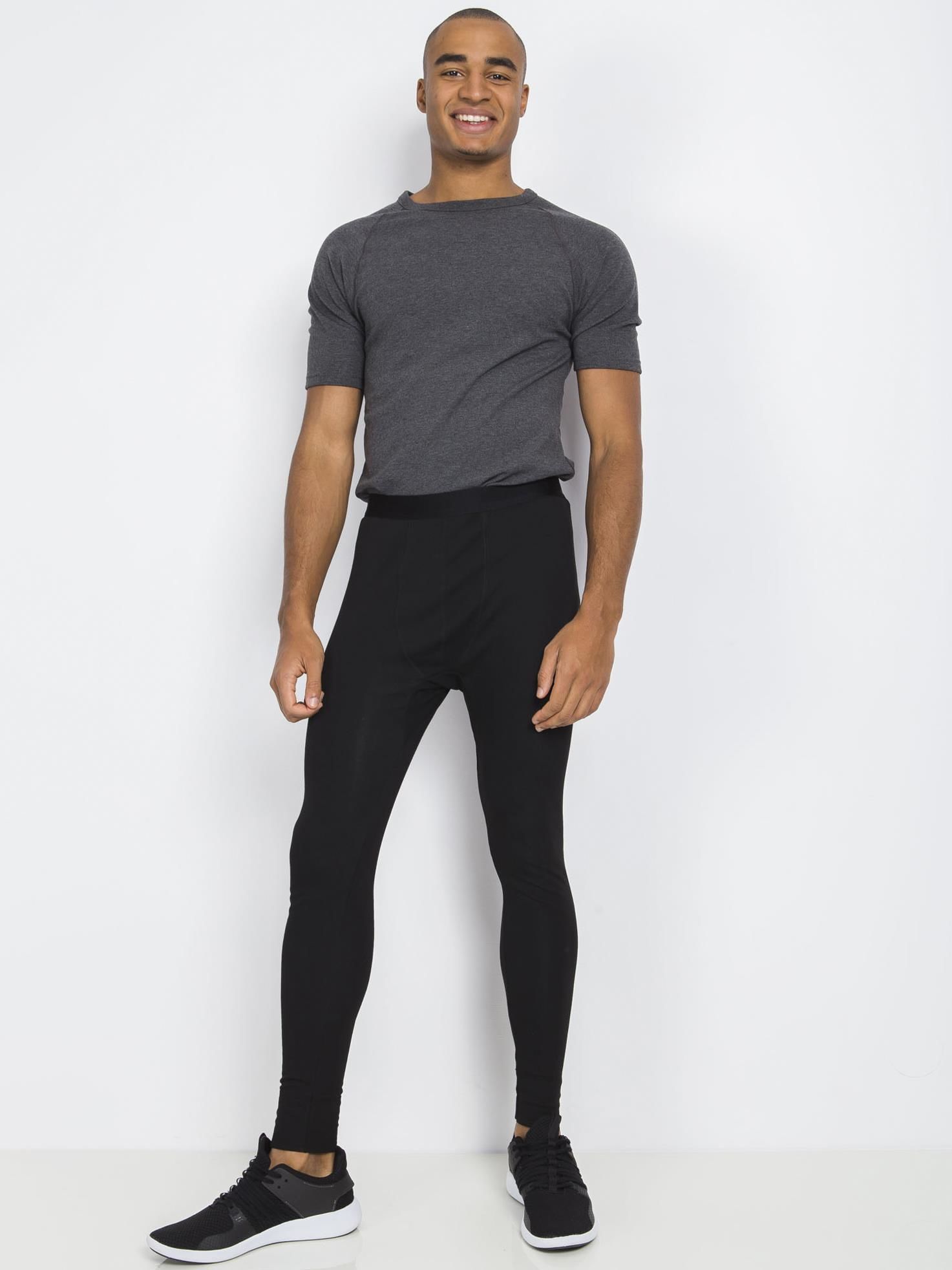 Chiloții bărbaților de culoare