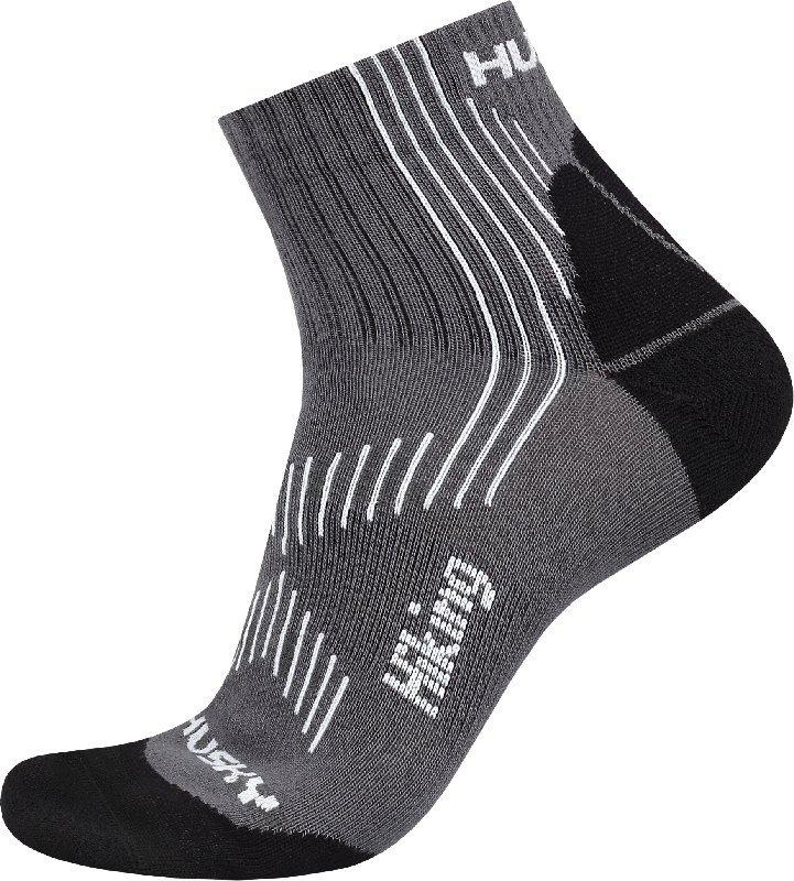 husky-hiking-gray-socks