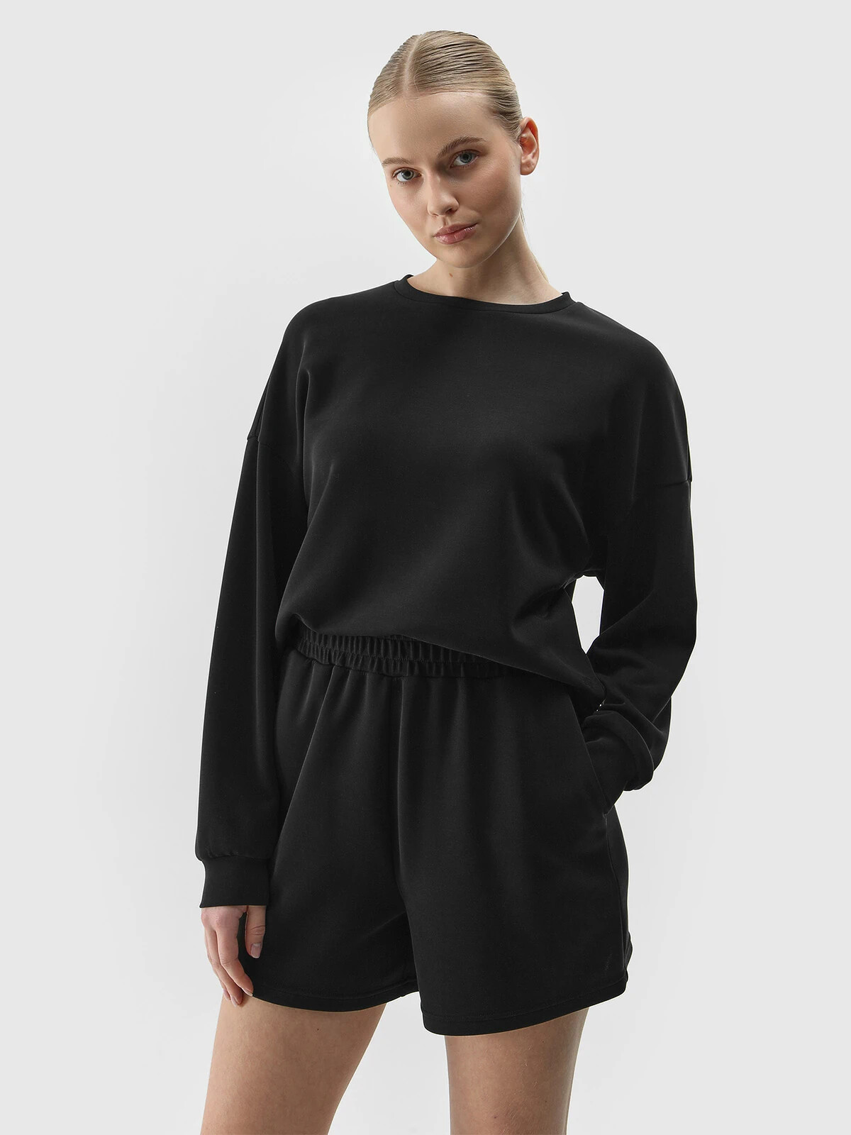 Women's Sweatshirt Without Fastening With The Addition Of Modal 4F - Black