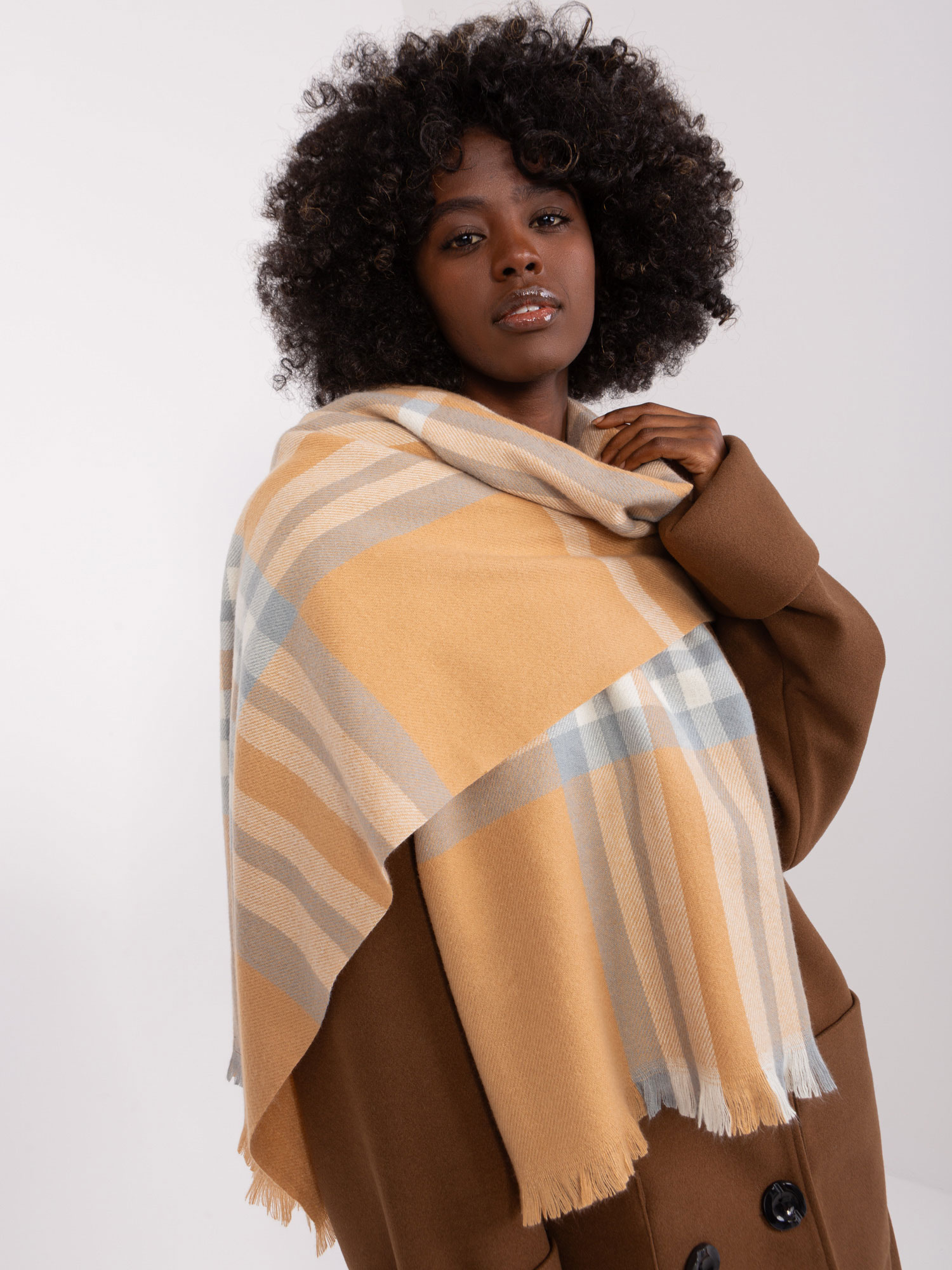 Women's checkered scarf in camel gray color