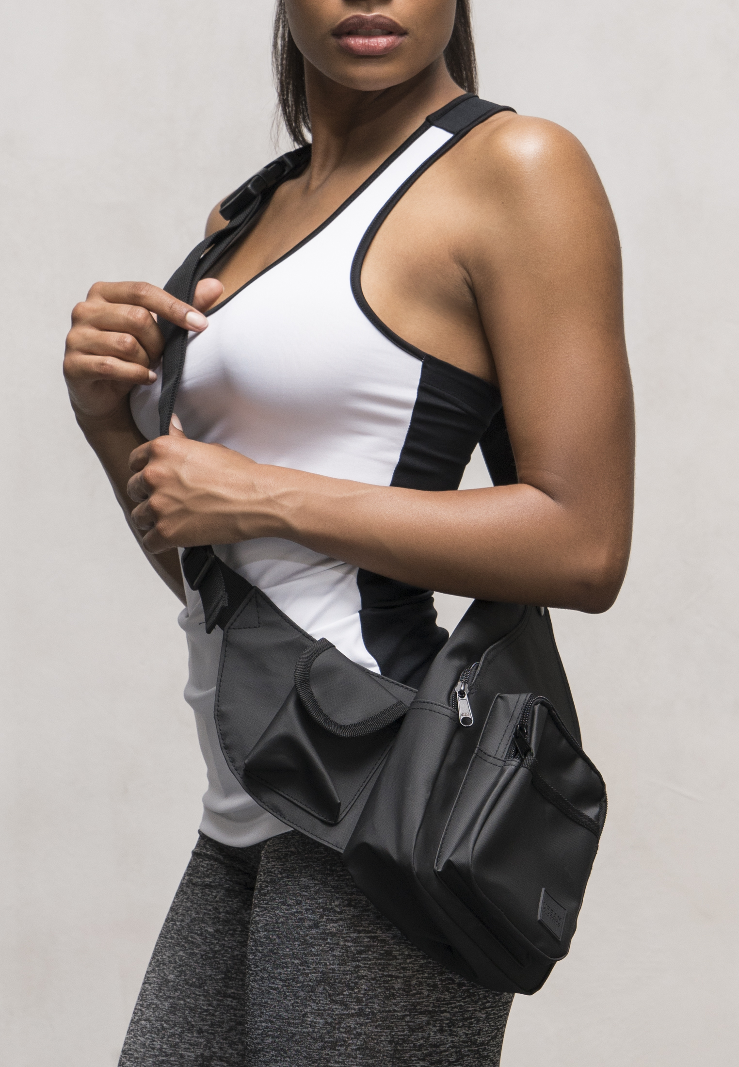 Multi-pocket shoulder bag black/black
