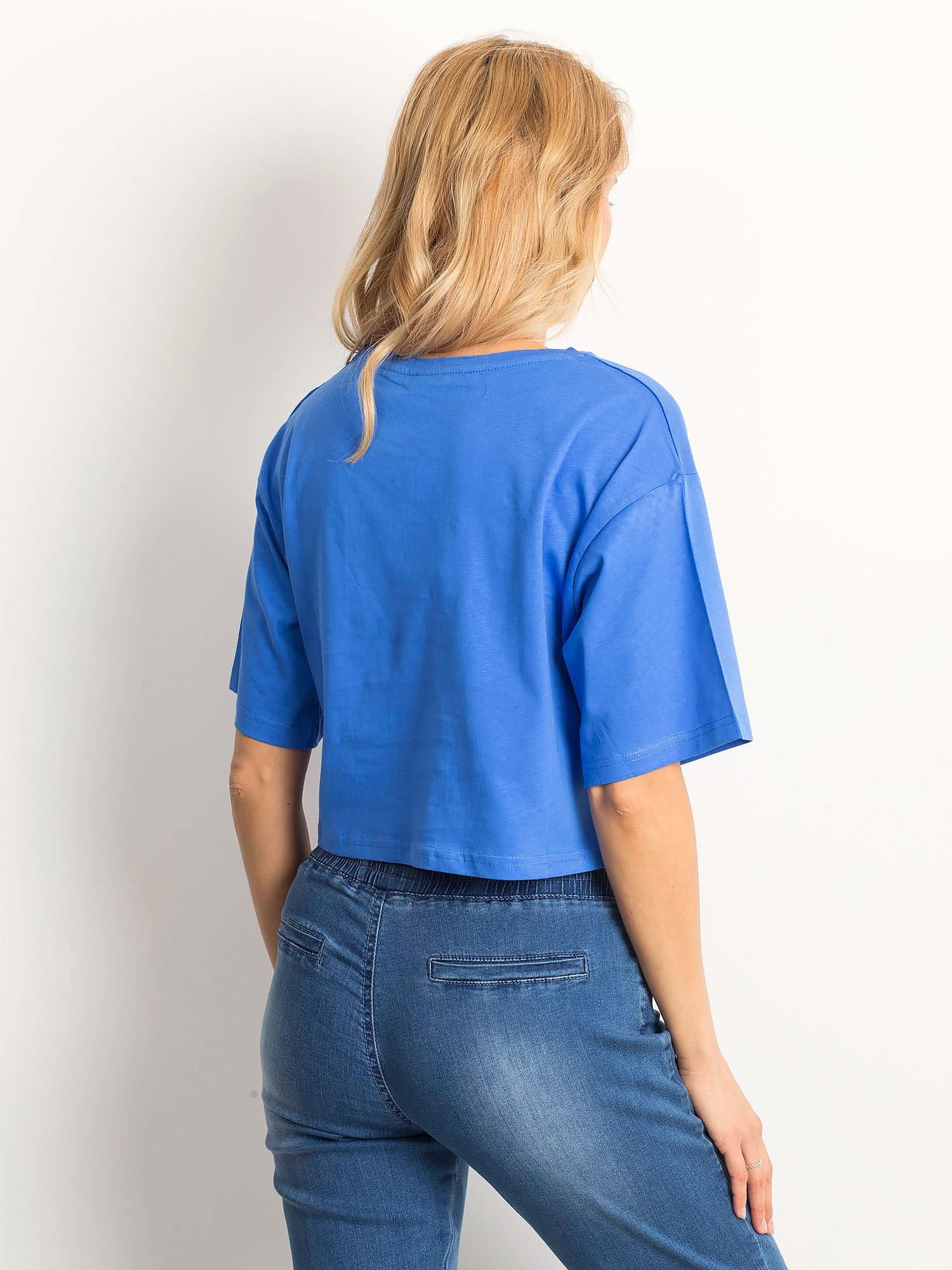 Short blue T-shirt with inscription