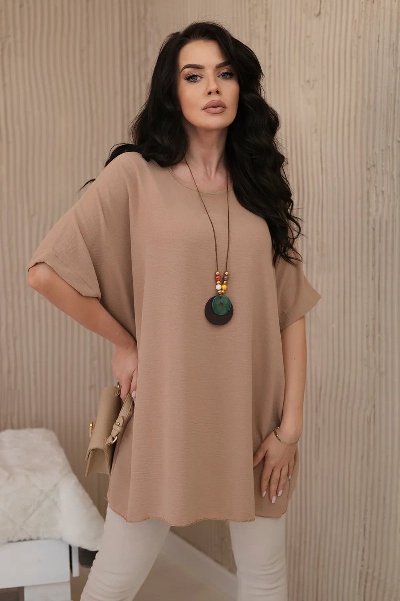 Oversized blouse with Camel pendant