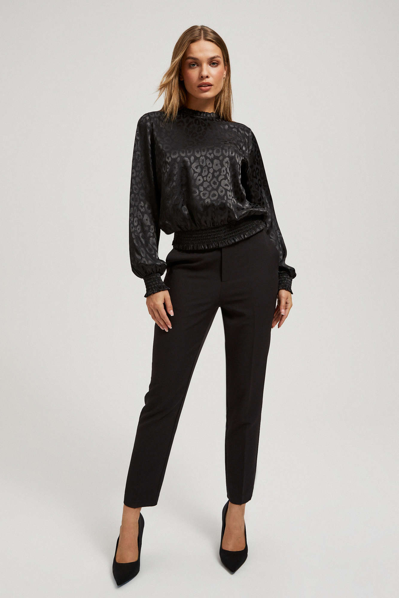 Shirt with fluffy sleeves