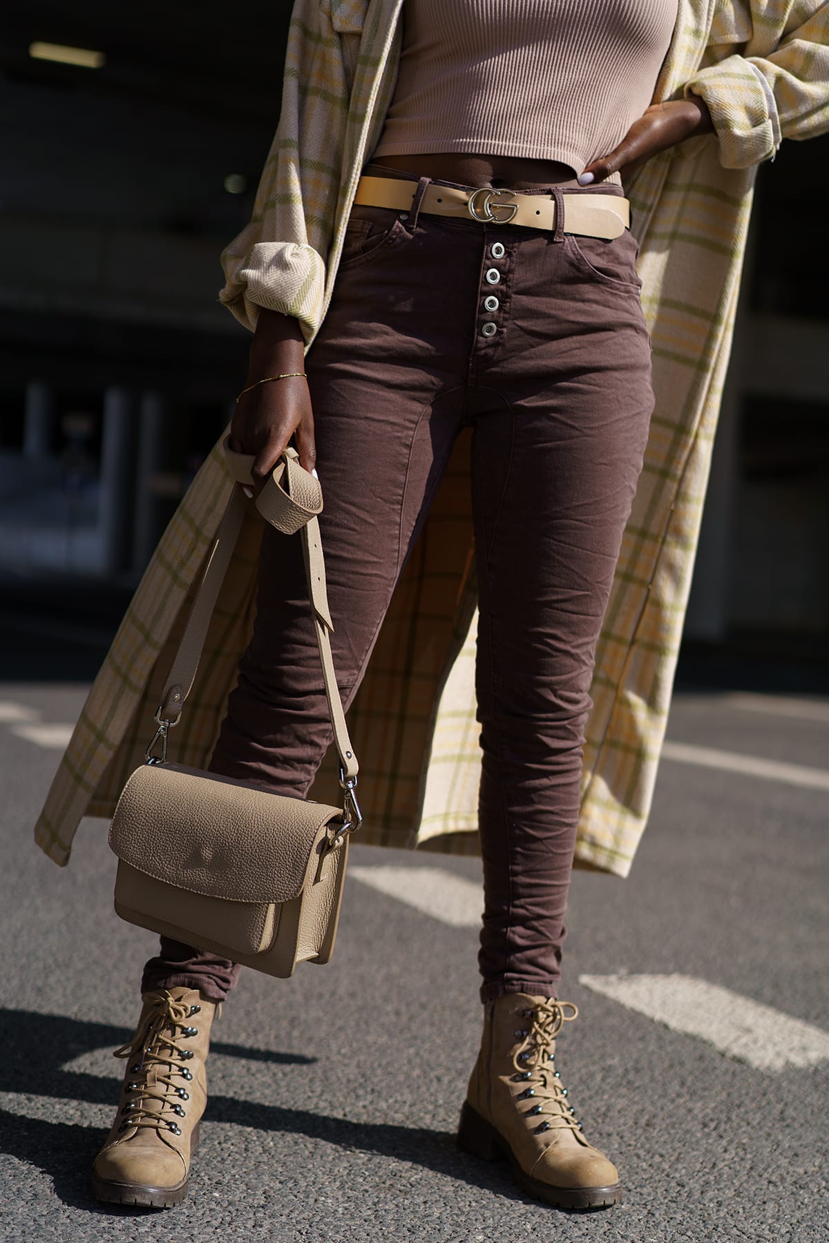 Women's leather belt with dark beige and gold buckle