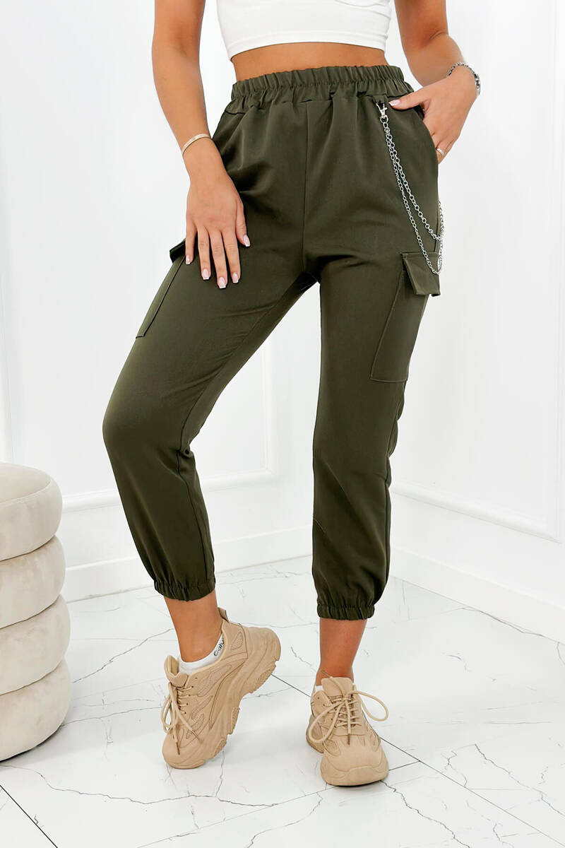 Trousers with khaki chain
