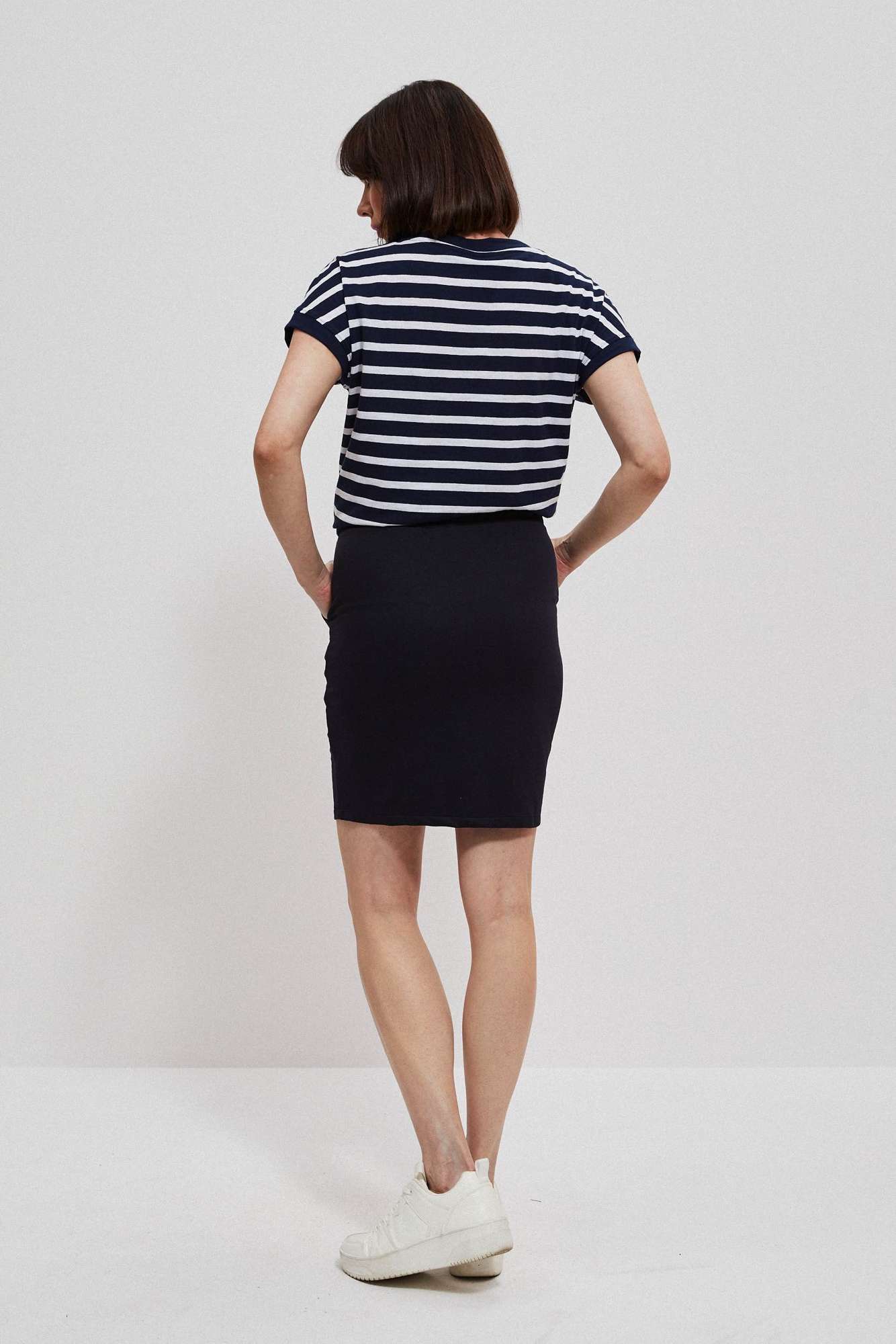 Smooth skirt above the knee - dark blue